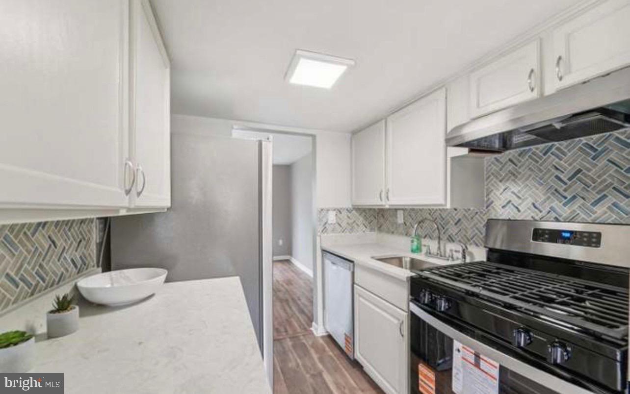 VILLAGE OF OAKLAND MILLS - Residential Lease