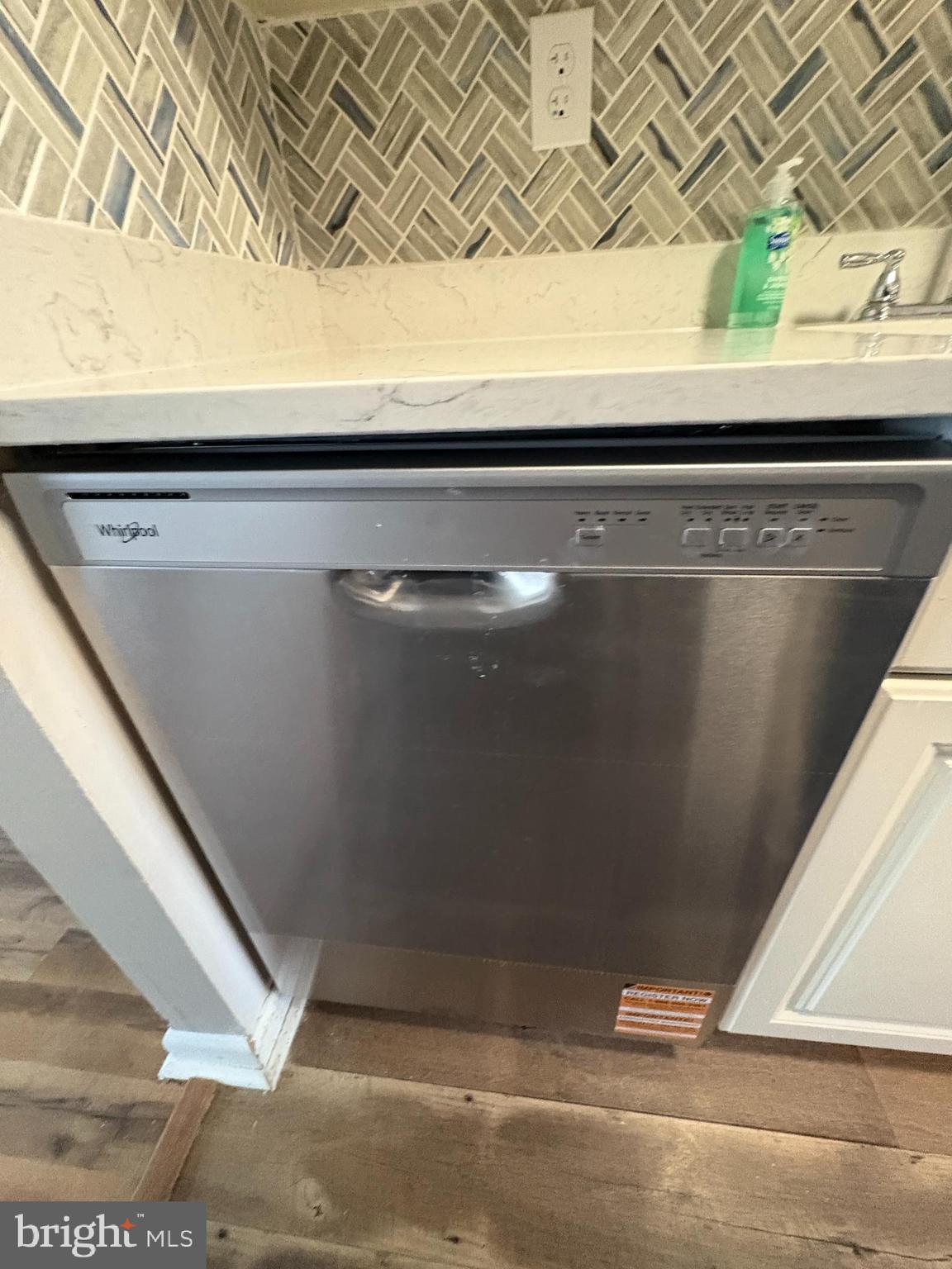 VILLAGE OF OAKLAND MILLS - Residential Lease