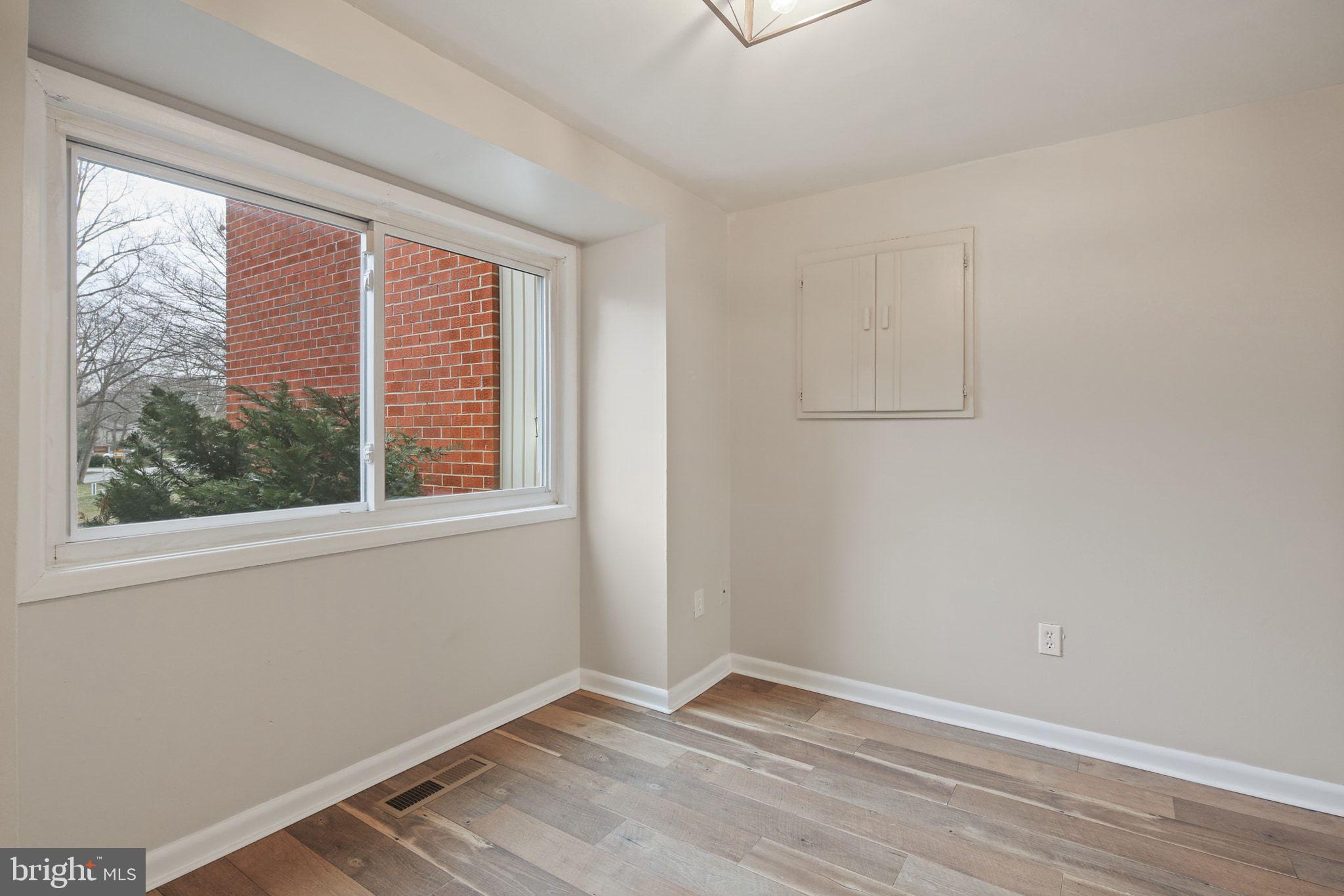 VILLAGE OF OAKLAND MILLS - Residential Lease