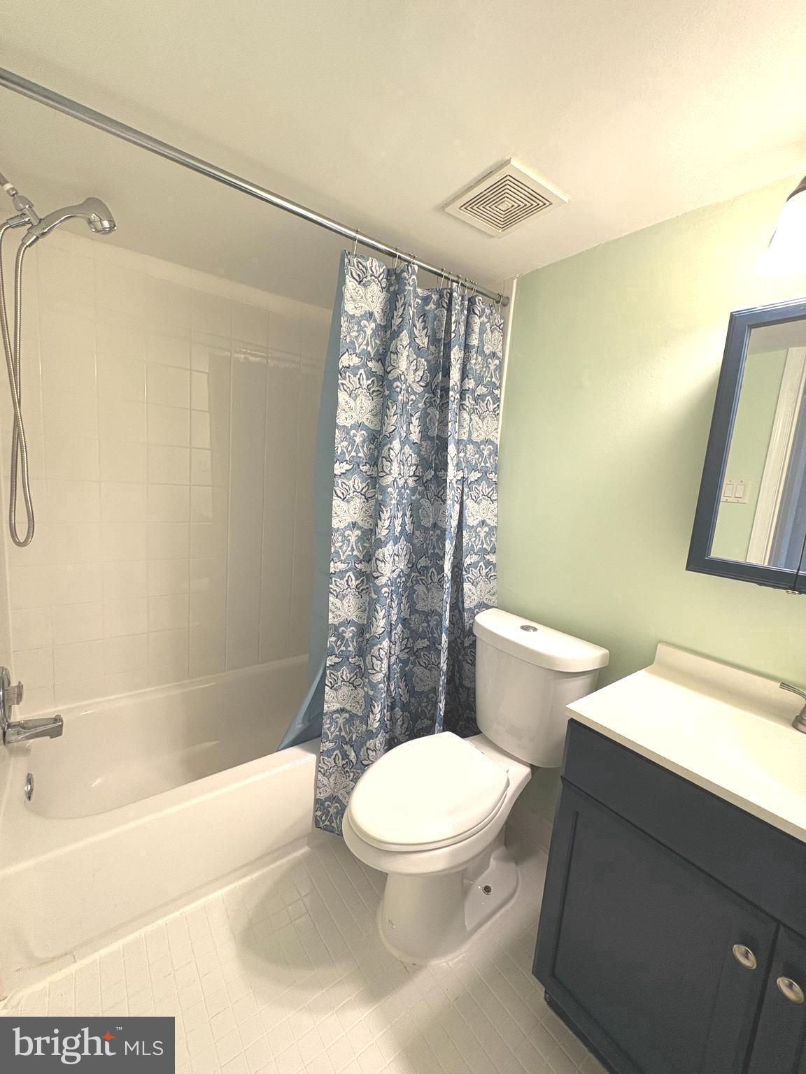 VILLAGE OF OAKLAND MILLS - Residential Lease