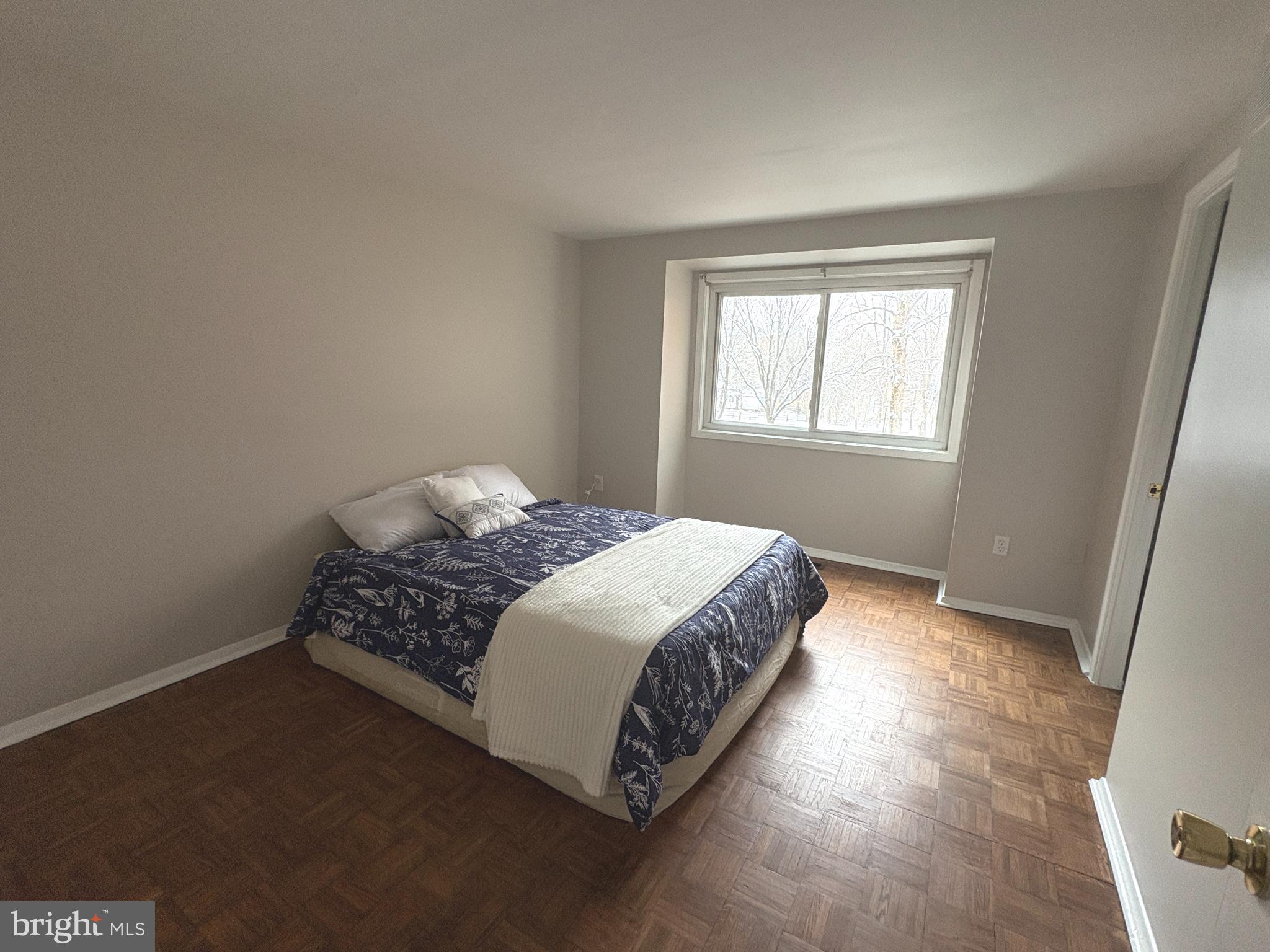 VILLAGE OF OAKLAND MILLS - Residential Lease