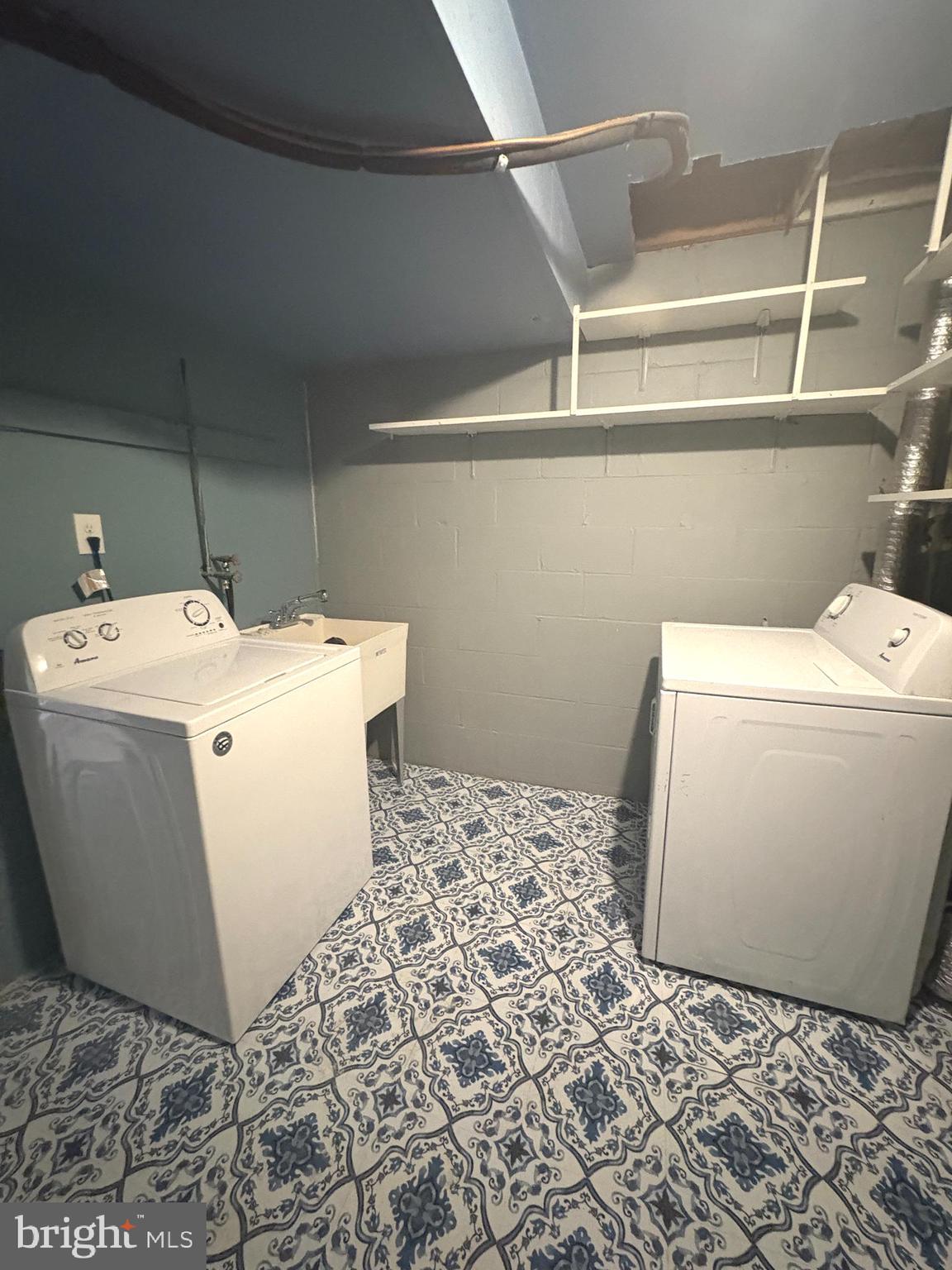 VILLAGE OF OAKLAND MILLS - Residential Lease