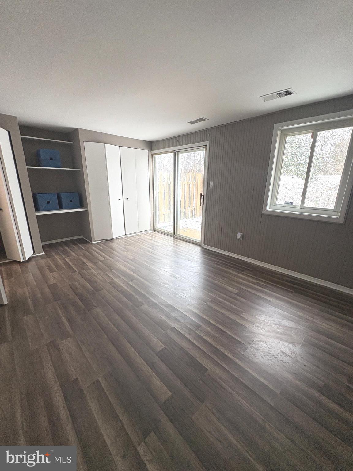 VILLAGE OF OAKLAND MILLS - Residential Lease