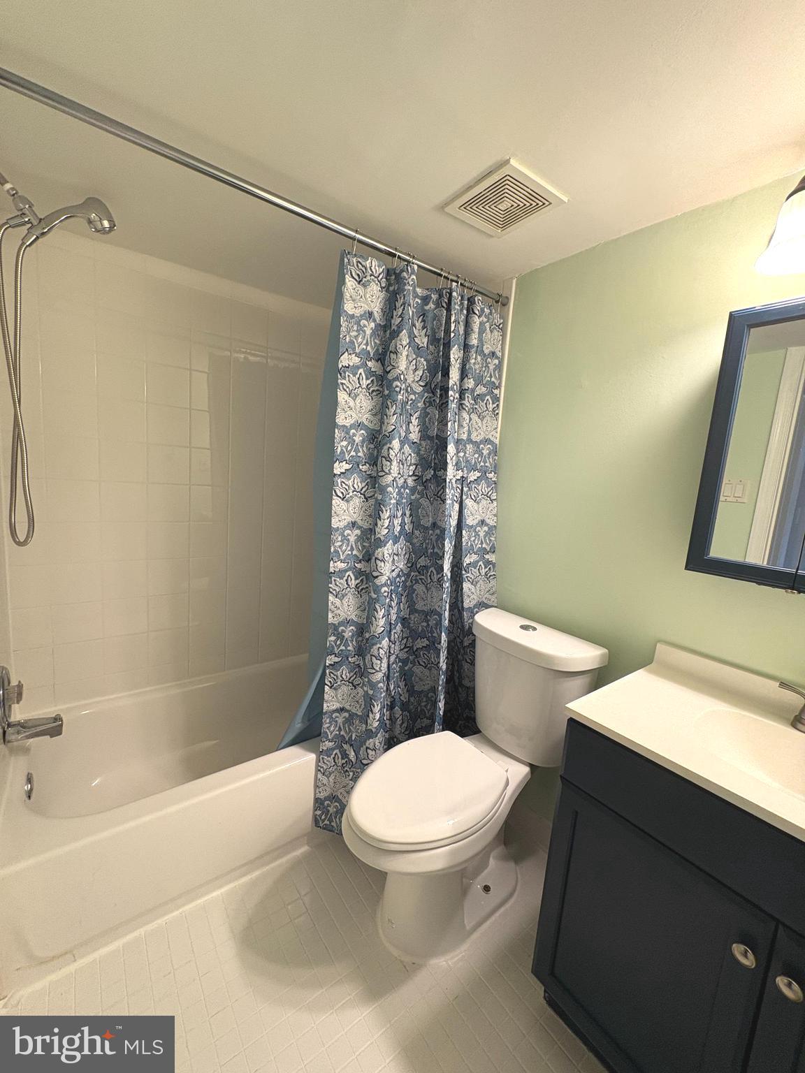 VILLAGE OF OAKLAND MILLS - Residential Lease