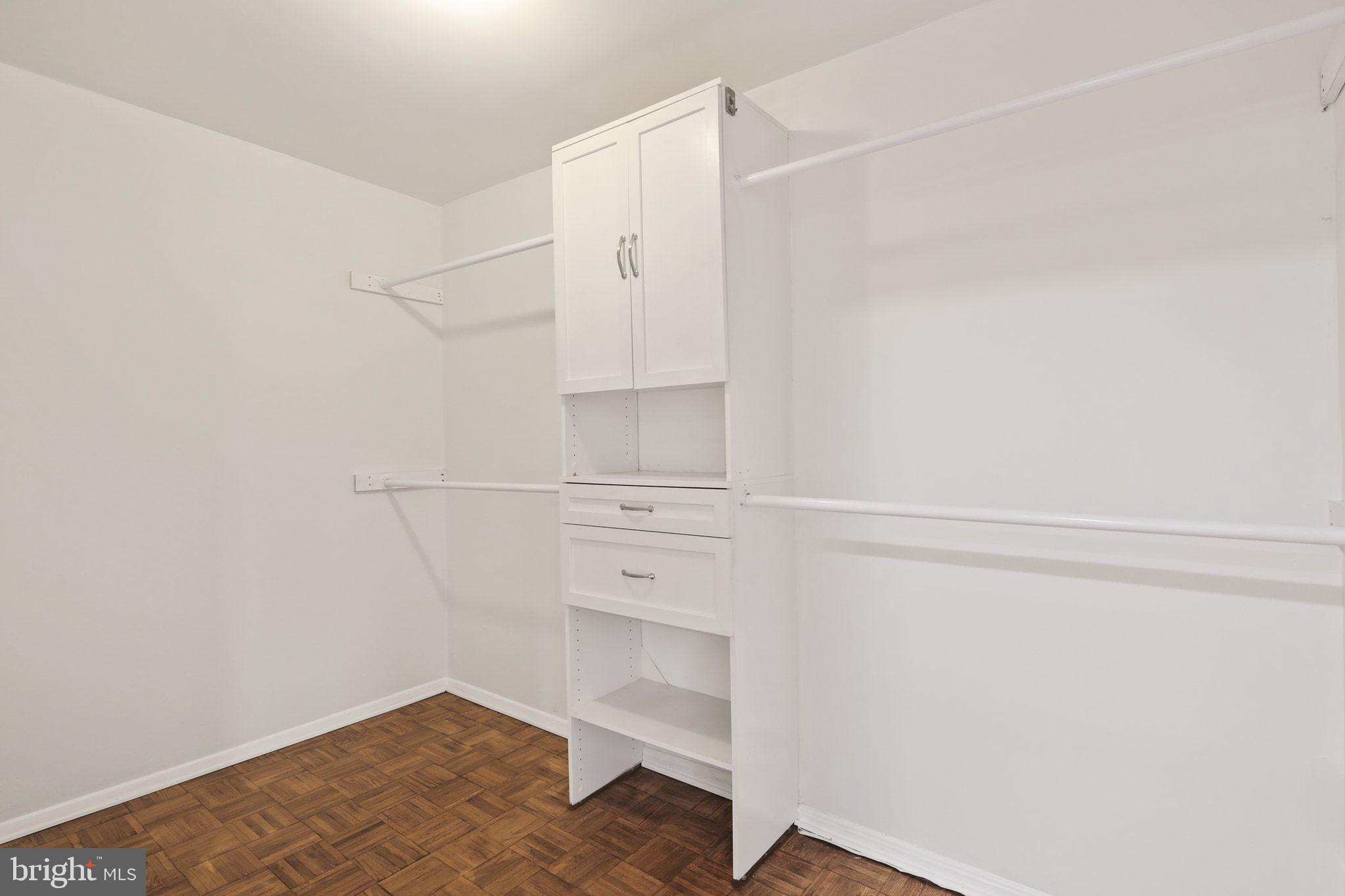 VILLAGE OF OAKLAND MILLS - Residential Lease