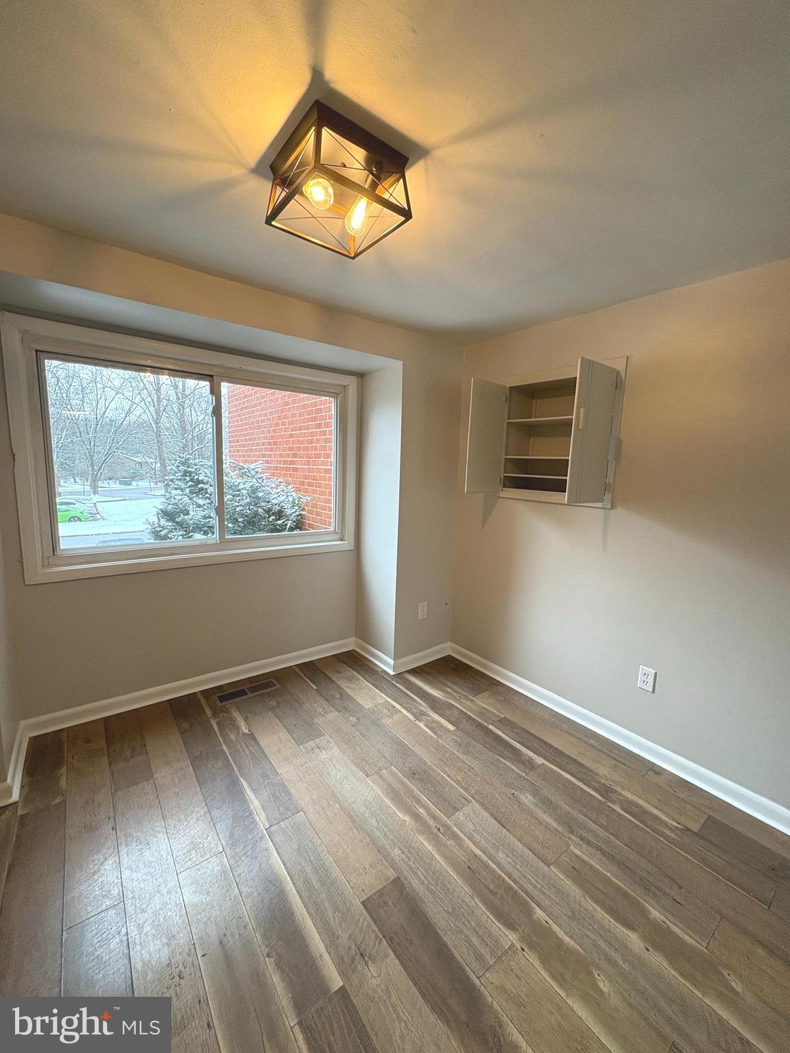 VILLAGE OF OAKLAND MILLS - Residential Lease