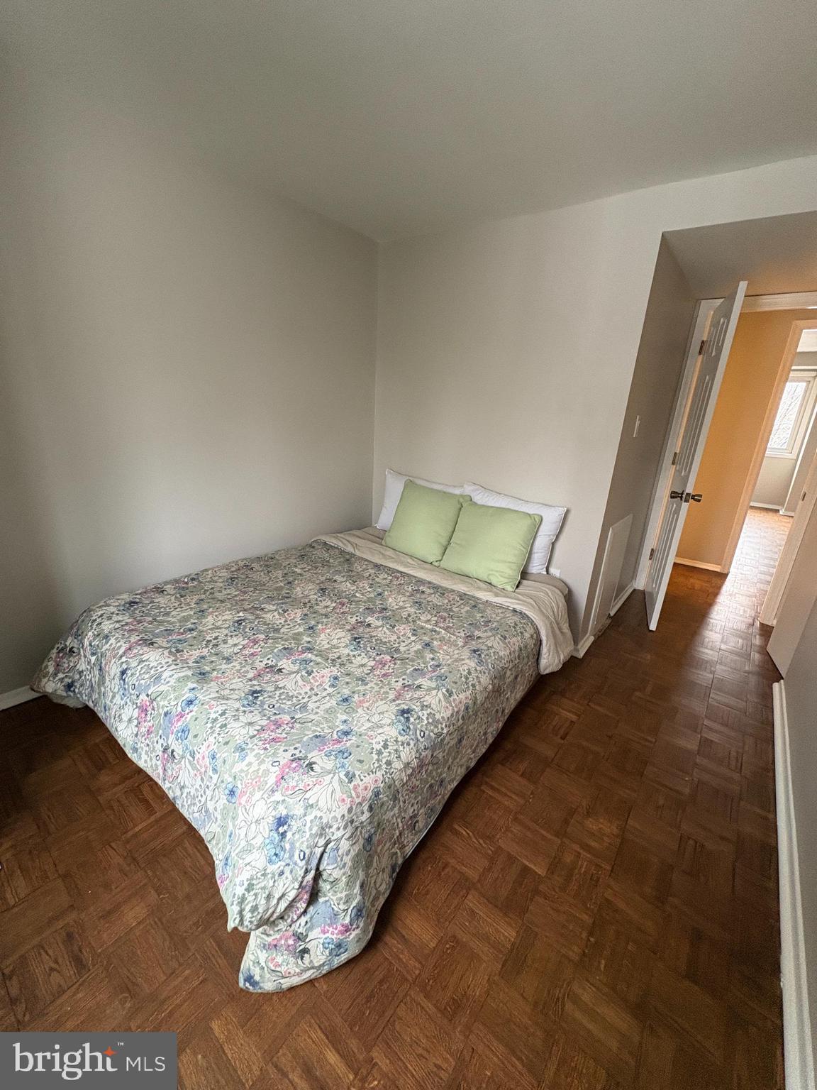 VILLAGE OF OAKLAND MILLS - Residential Lease