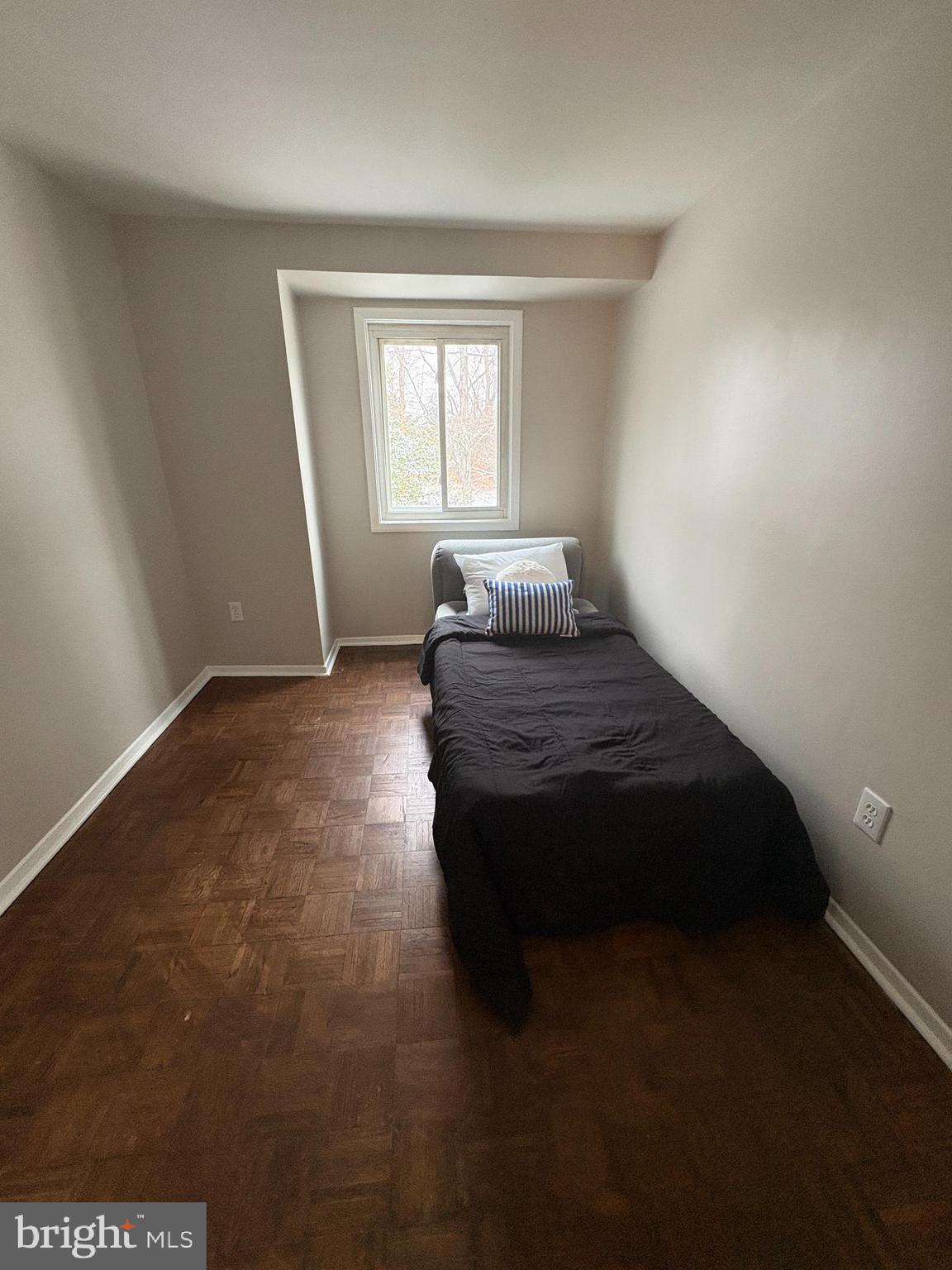 VILLAGE OF OAKLAND MILLS - Residential Lease