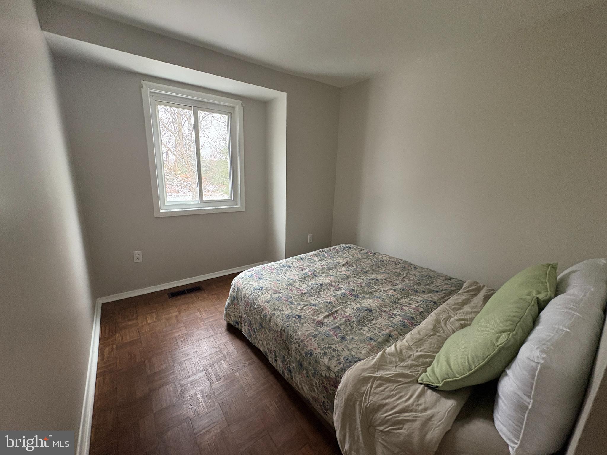 VILLAGE OF OAKLAND MILLS - Residential Lease