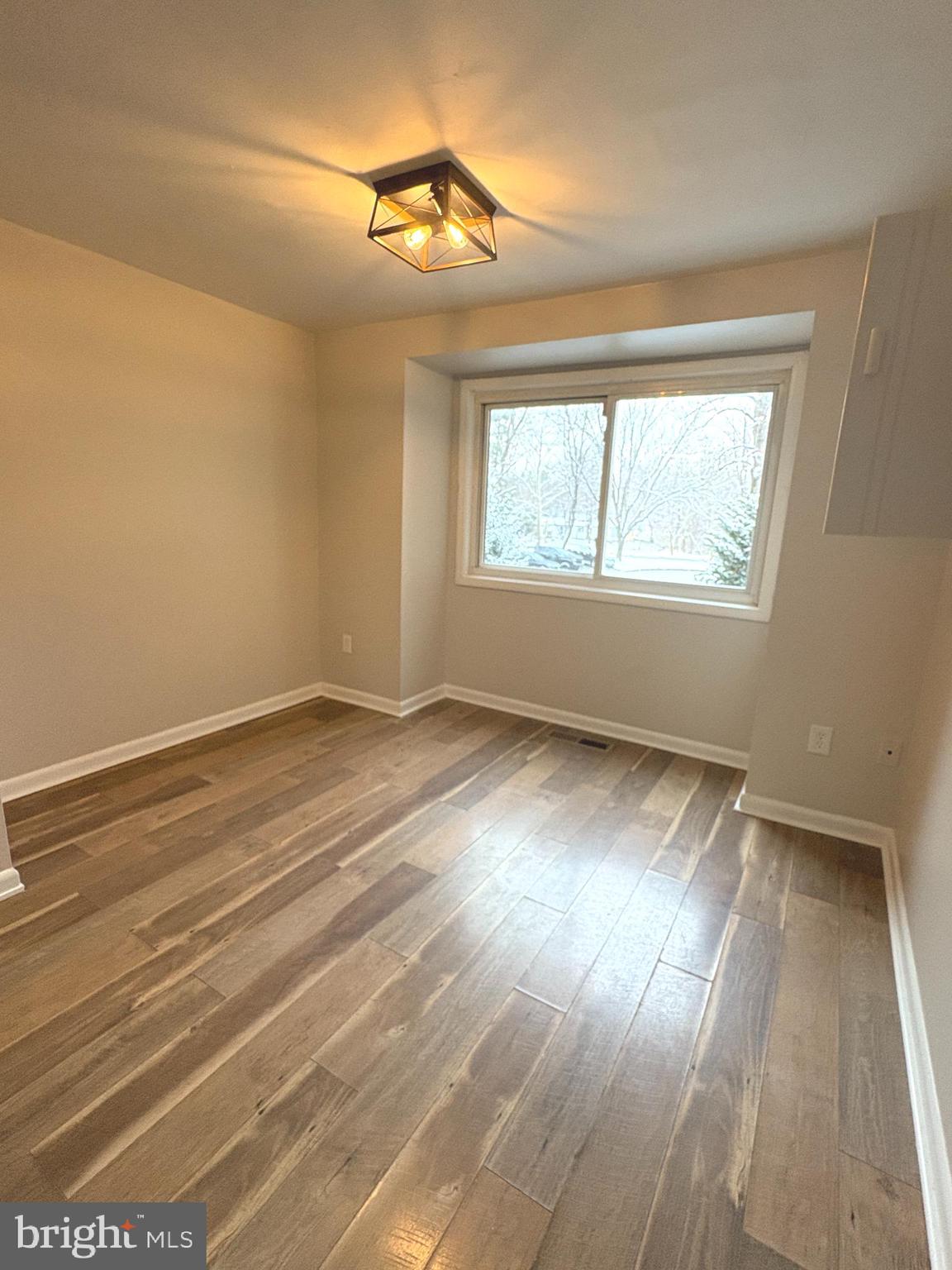 VILLAGE OF OAKLAND MILLS - Residential Lease