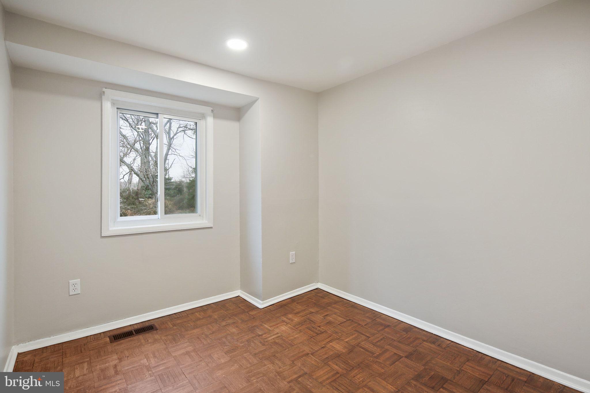 VILLAGE OF OAKLAND MILLS - Residential Lease