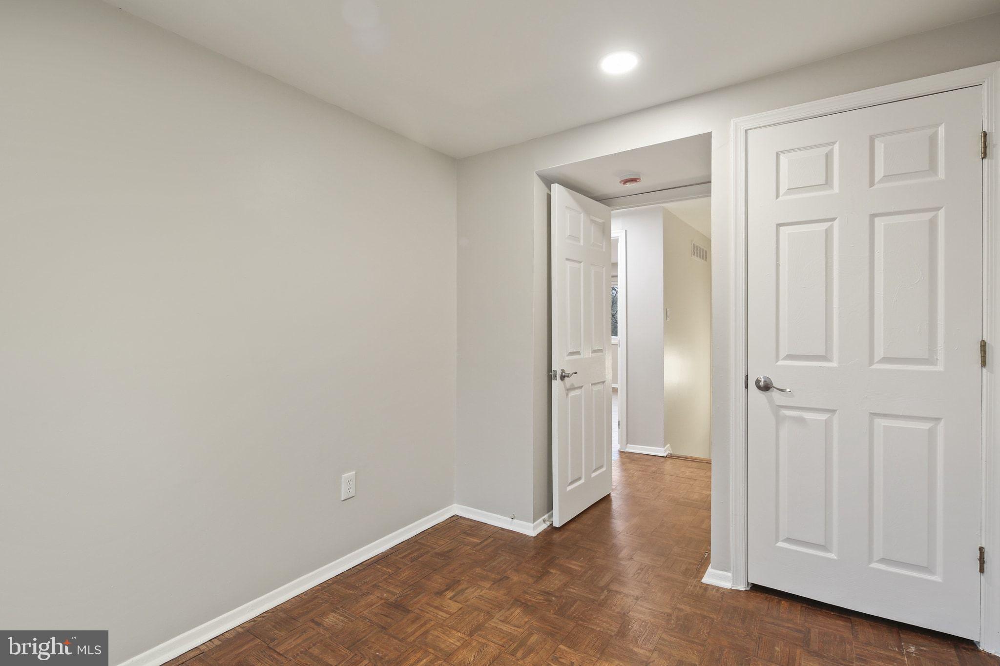 VILLAGE OF OAKLAND MILLS - Residential Lease