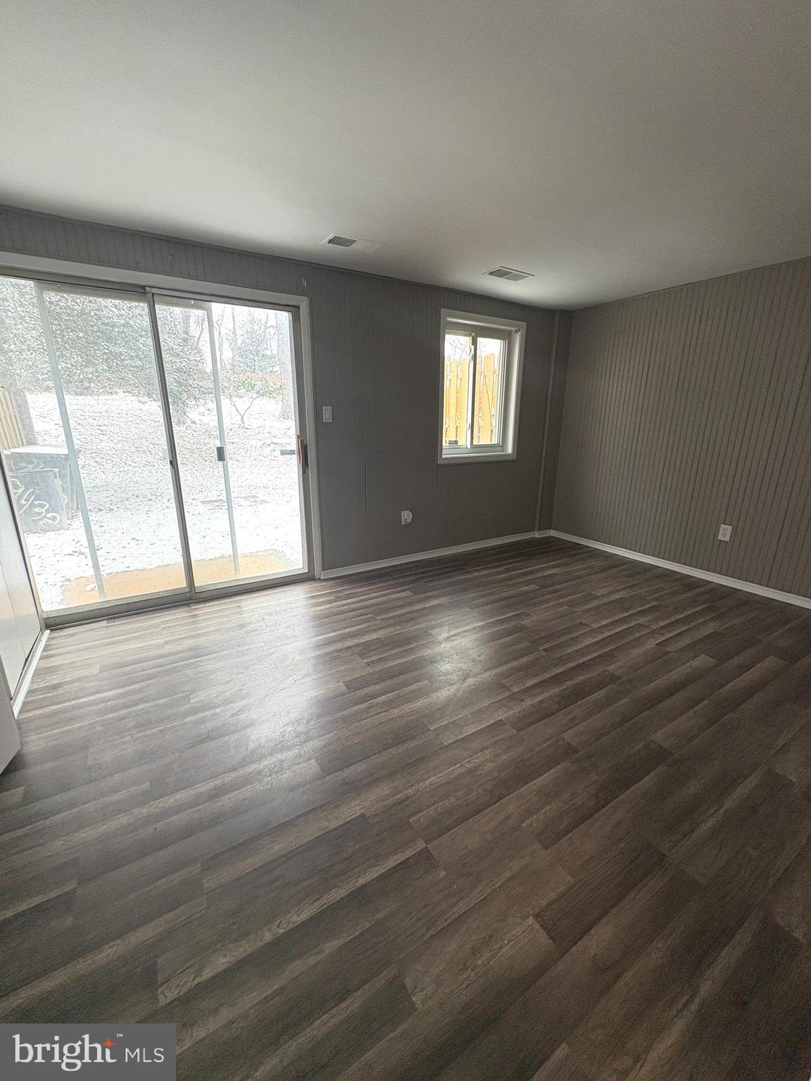 VILLAGE OF OAKLAND MILLS - Residential Lease