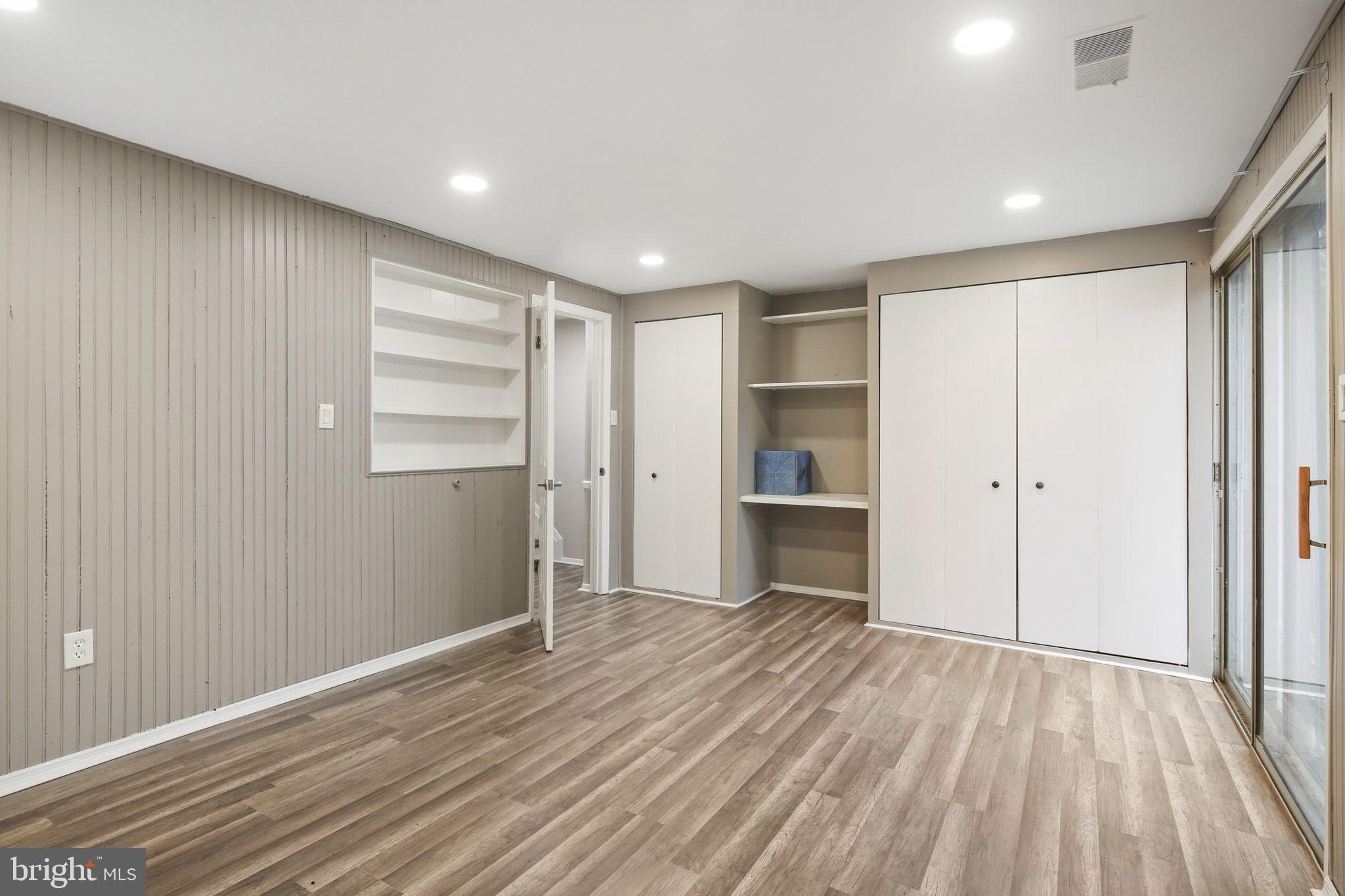 VILLAGE OF OAKLAND MILLS - Residential Lease