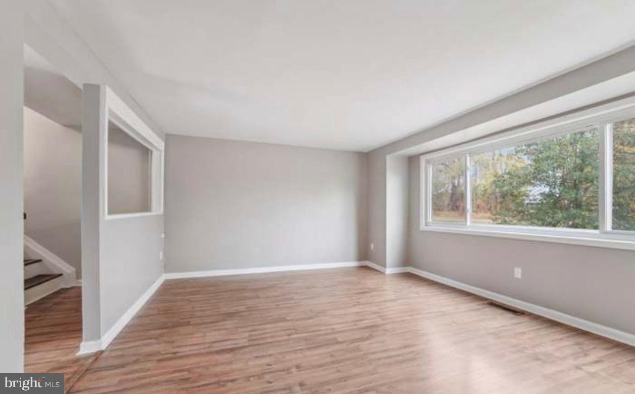 VILLAGE OF OAKLAND MILLS - Residential Lease