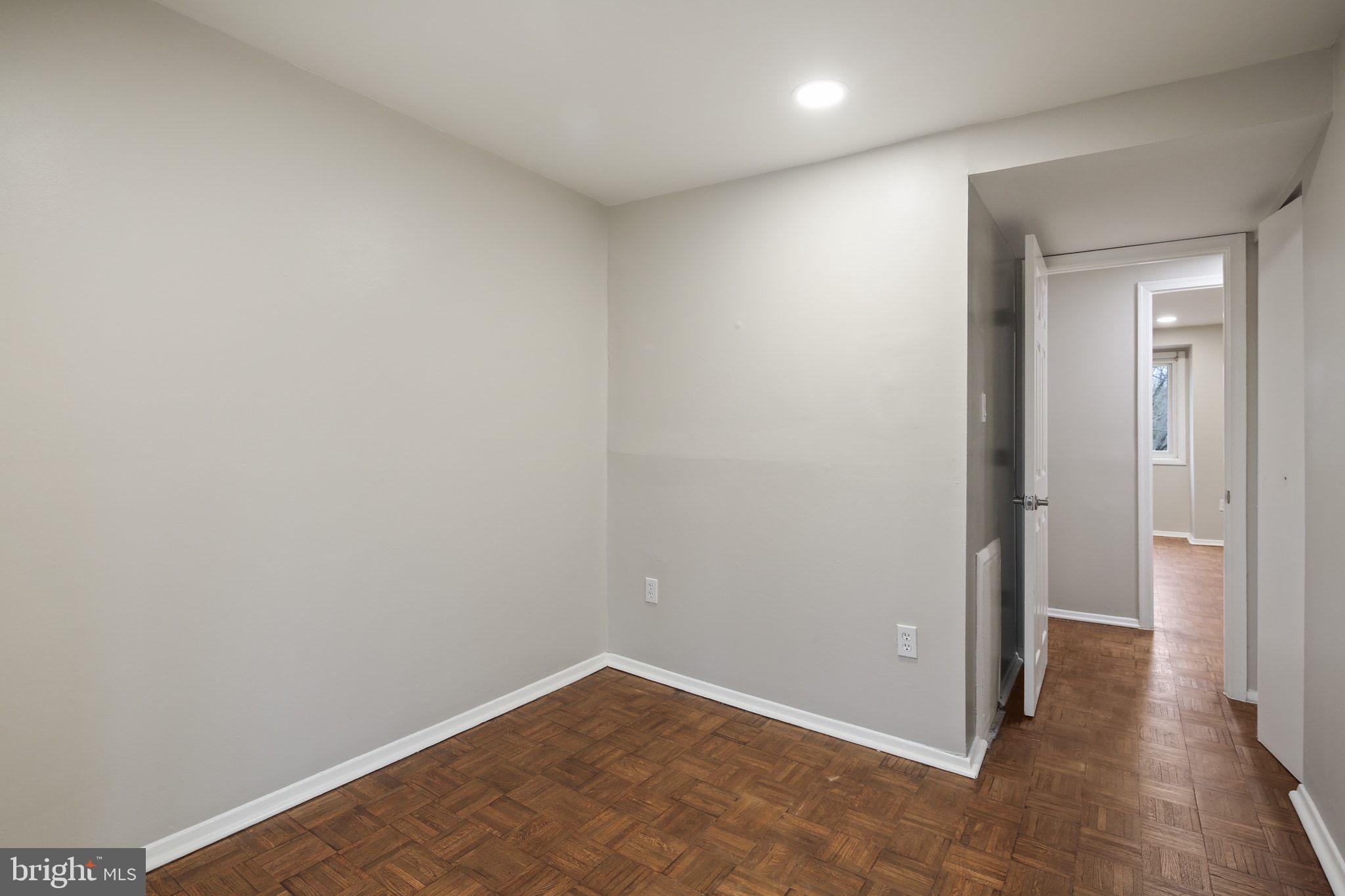 VILLAGE OF OAKLAND MILLS - Residential Lease