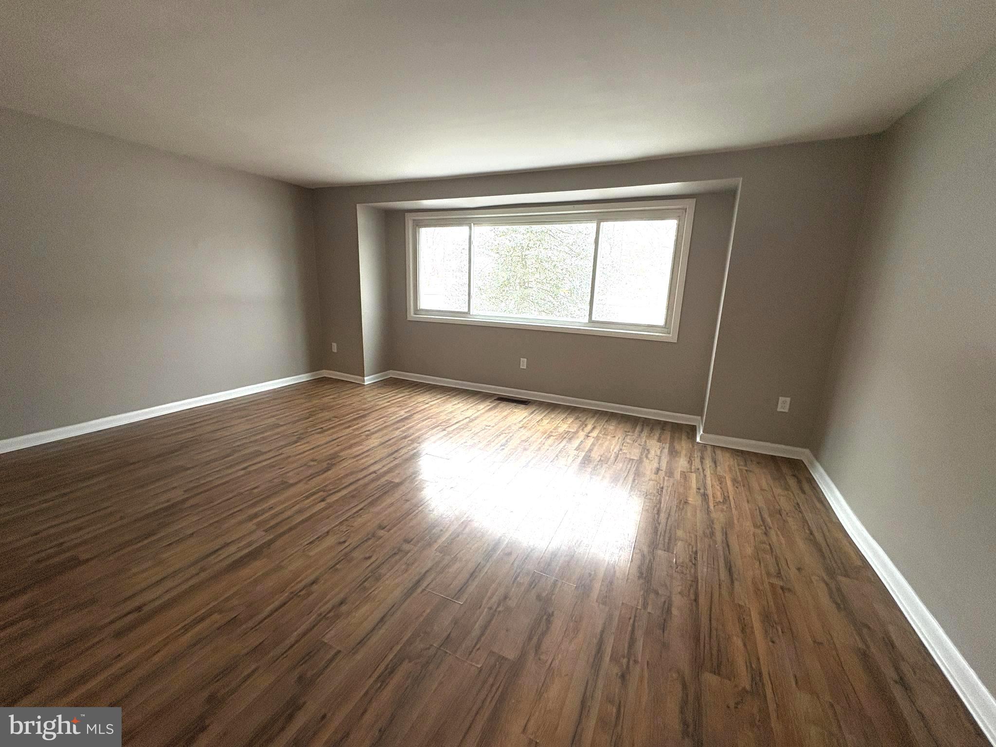 VILLAGE OF OAKLAND MILLS - Residential Lease