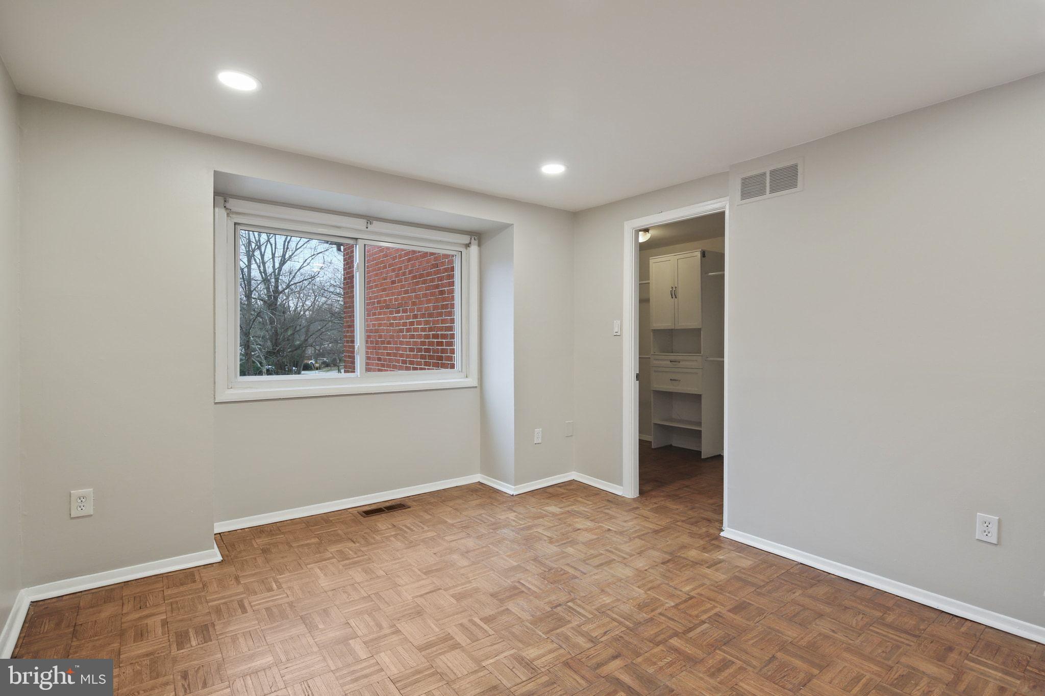 VILLAGE OF OAKLAND MILLS - Residential Lease