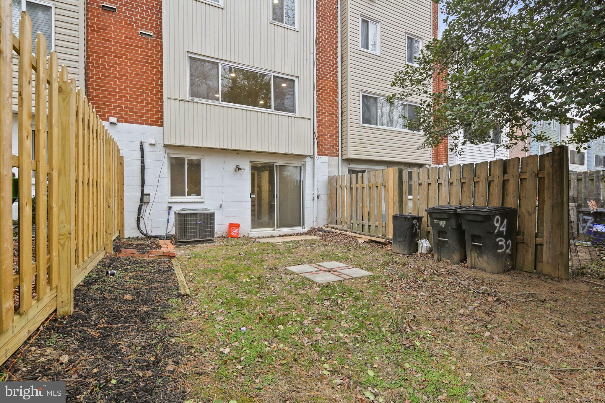 VILLAGE OF OAKLAND MILLS - Residential Lease