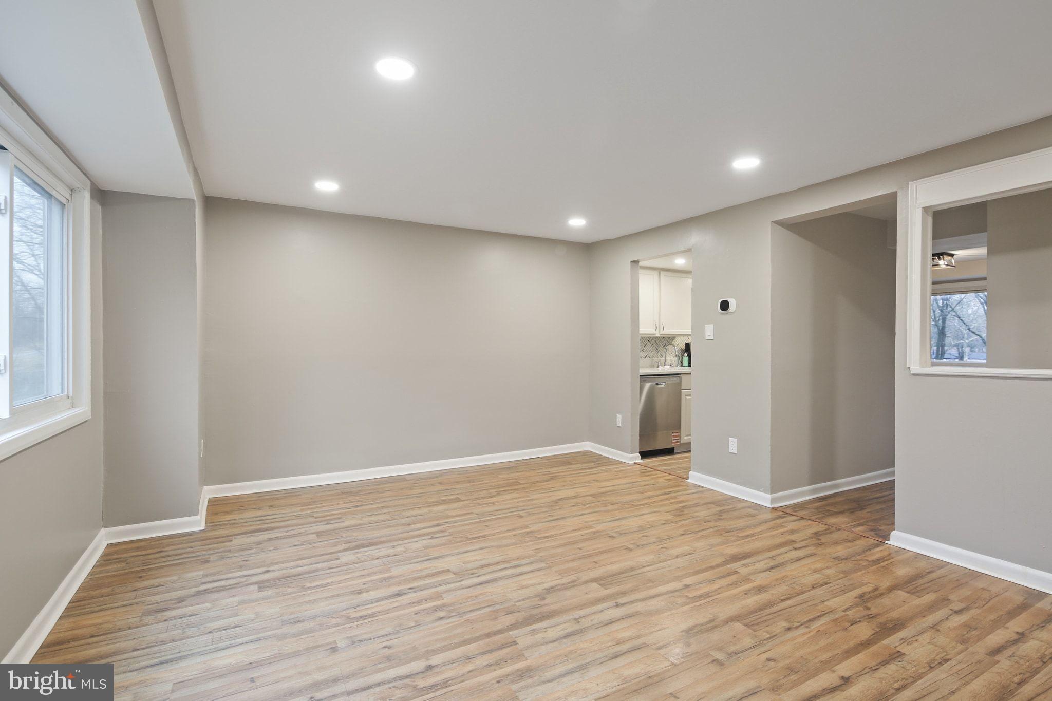 VILLAGE OF OAKLAND MILLS - Residential Lease