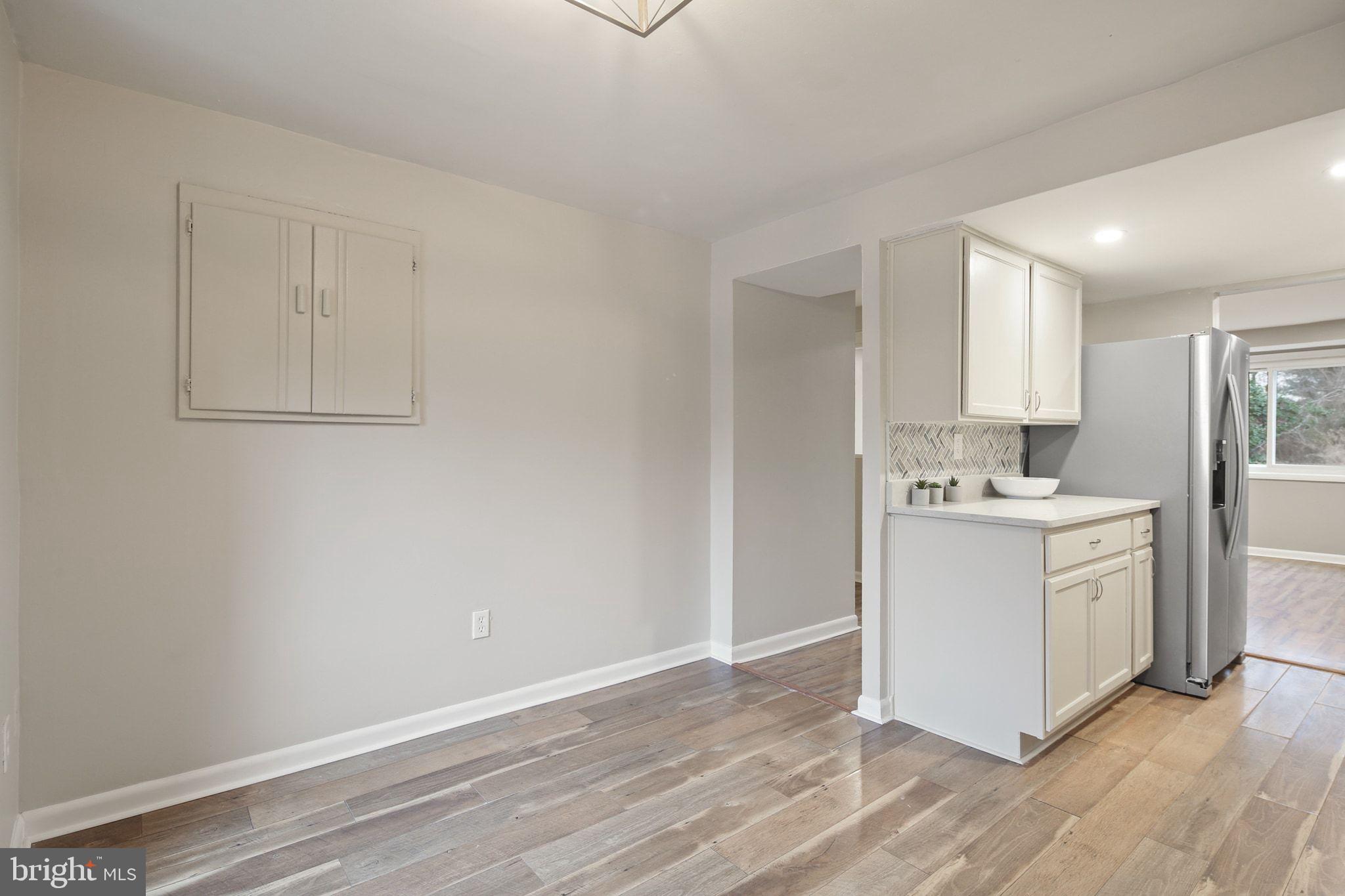 VILLAGE OF OAKLAND MILLS - Residential Lease