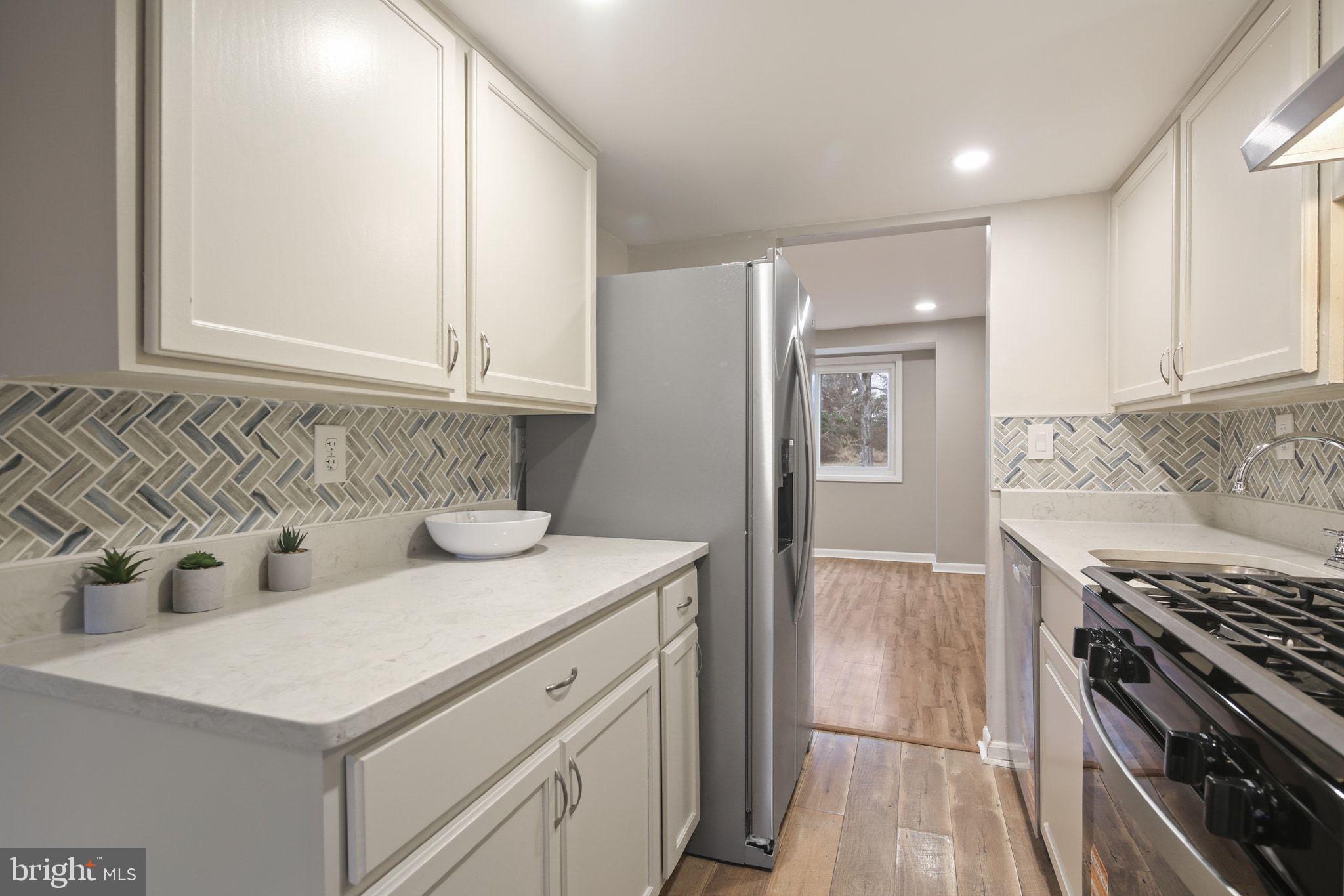 VILLAGE OF OAKLAND MILLS - Residential Lease