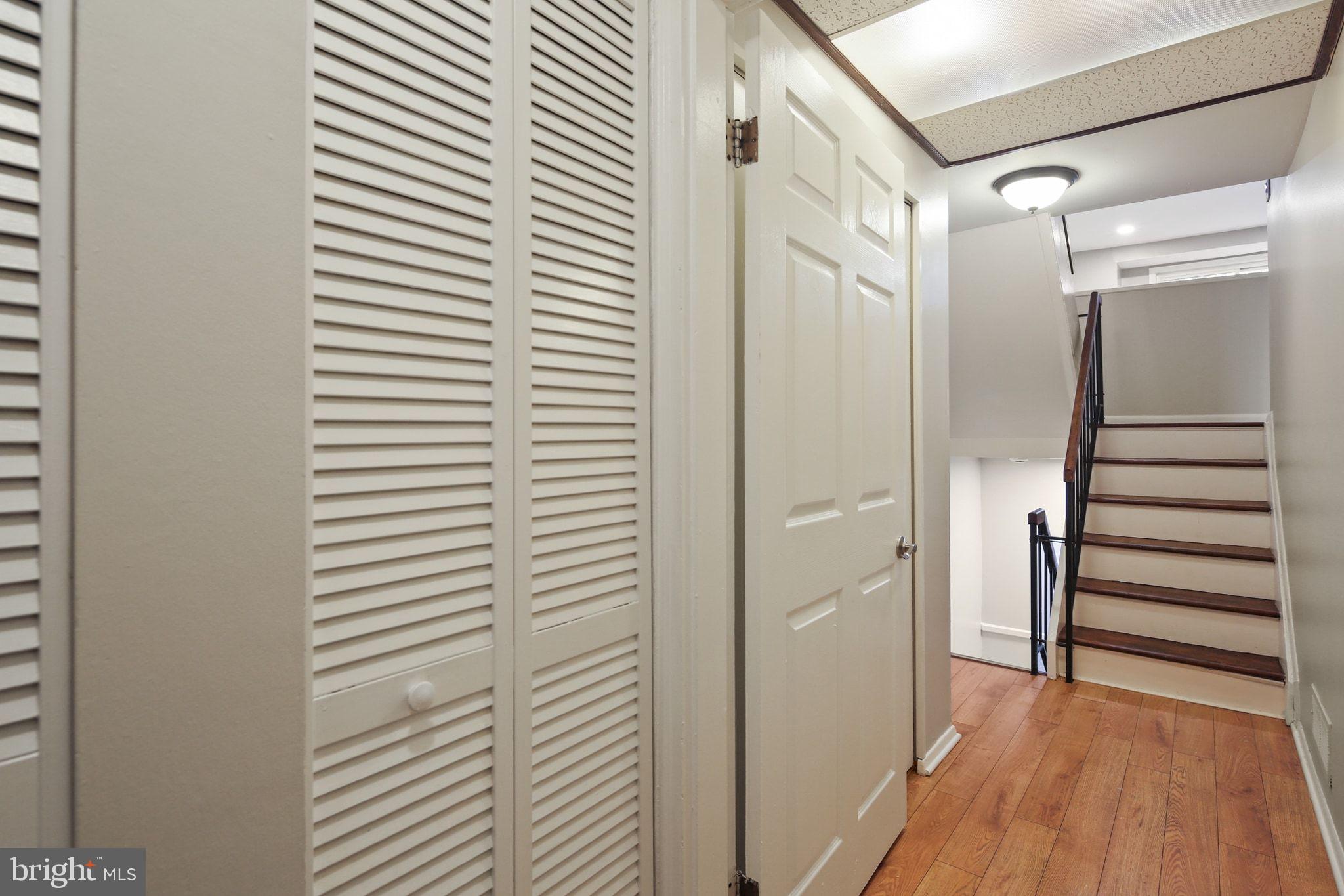 VILLAGE OF OAKLAND MILLS - Residential Lease