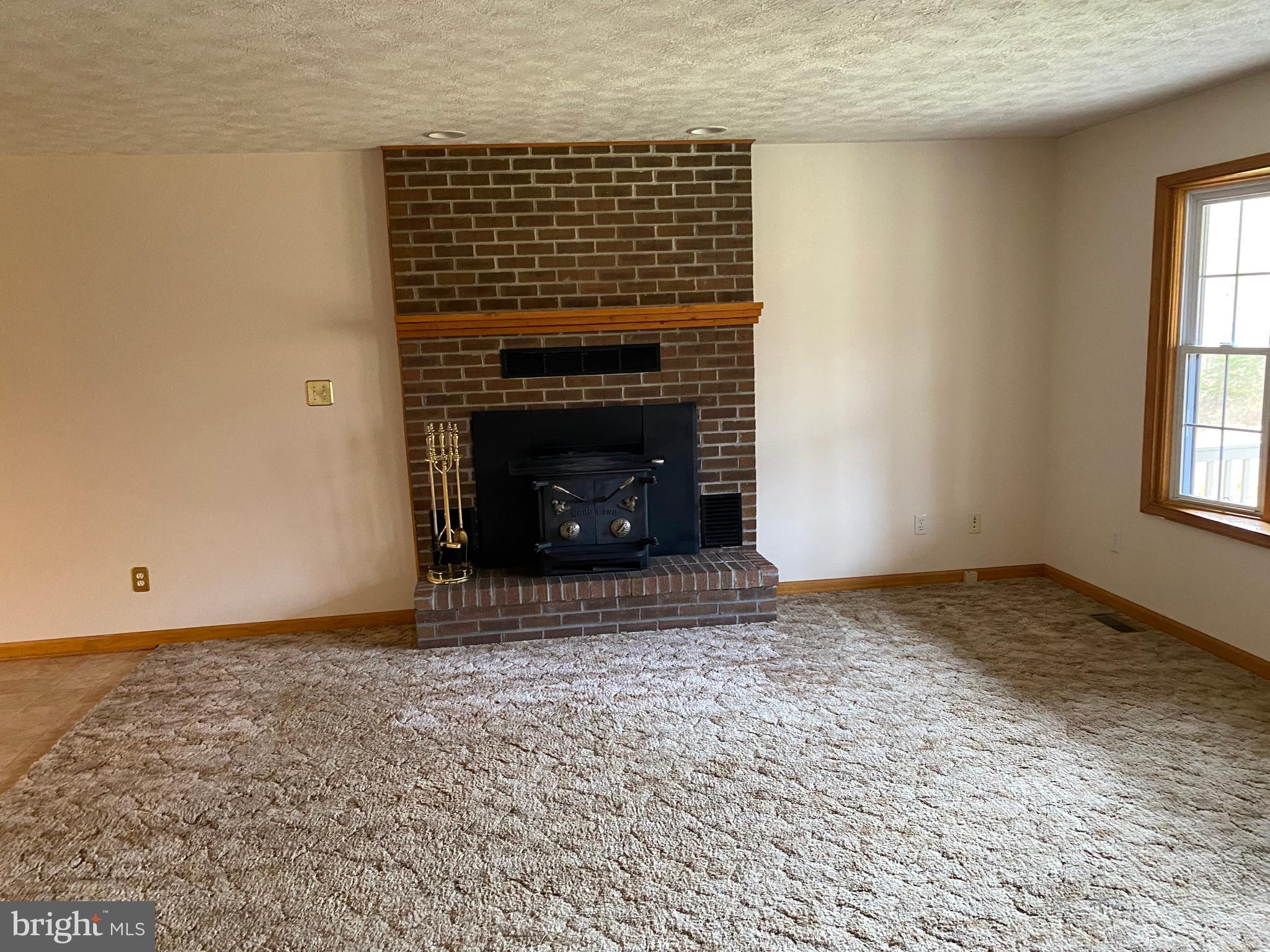 MOUNTAIN VIEW ACRES - Residential