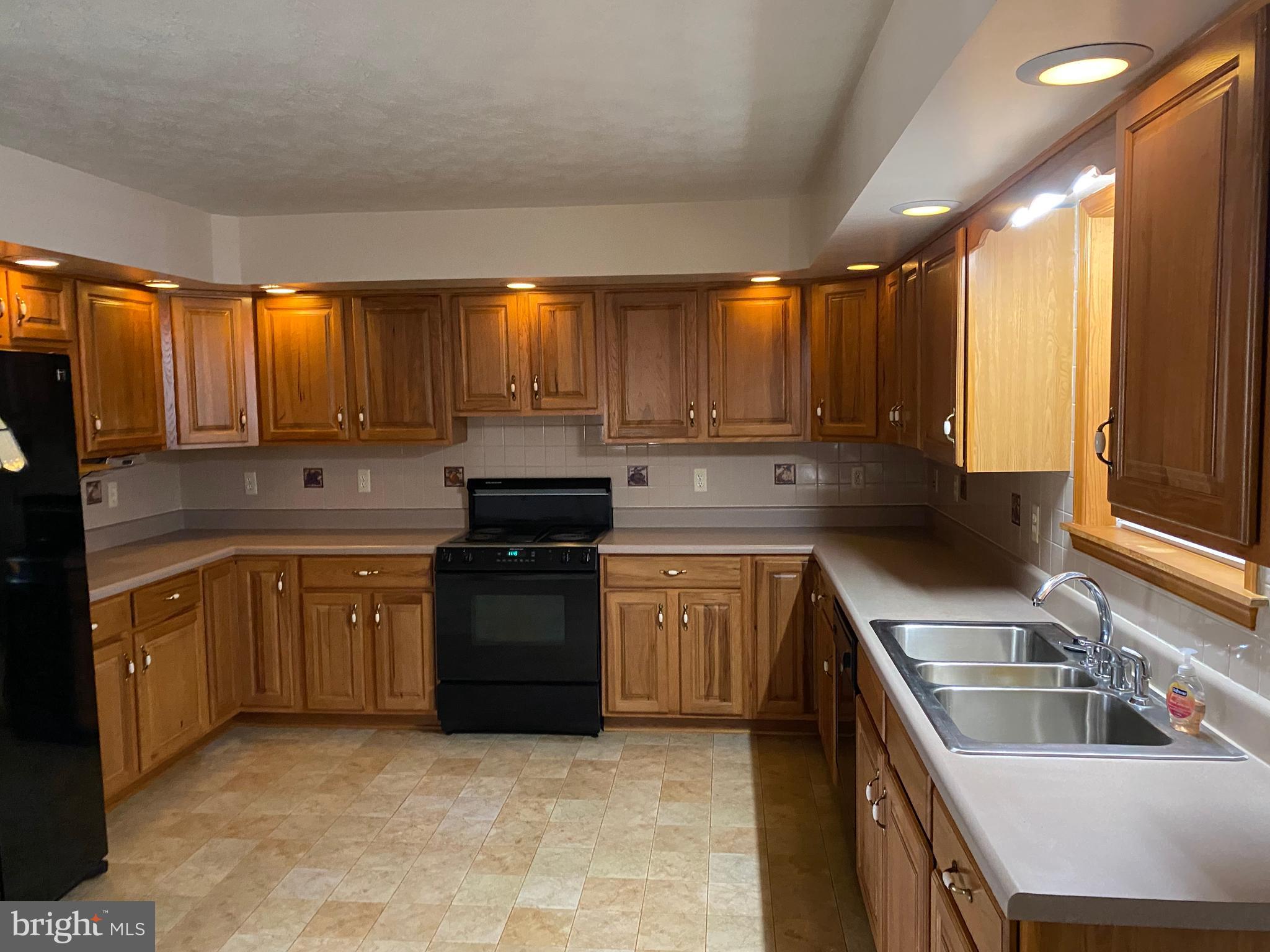 MOUNTAIN VIEW ACRES - Residential