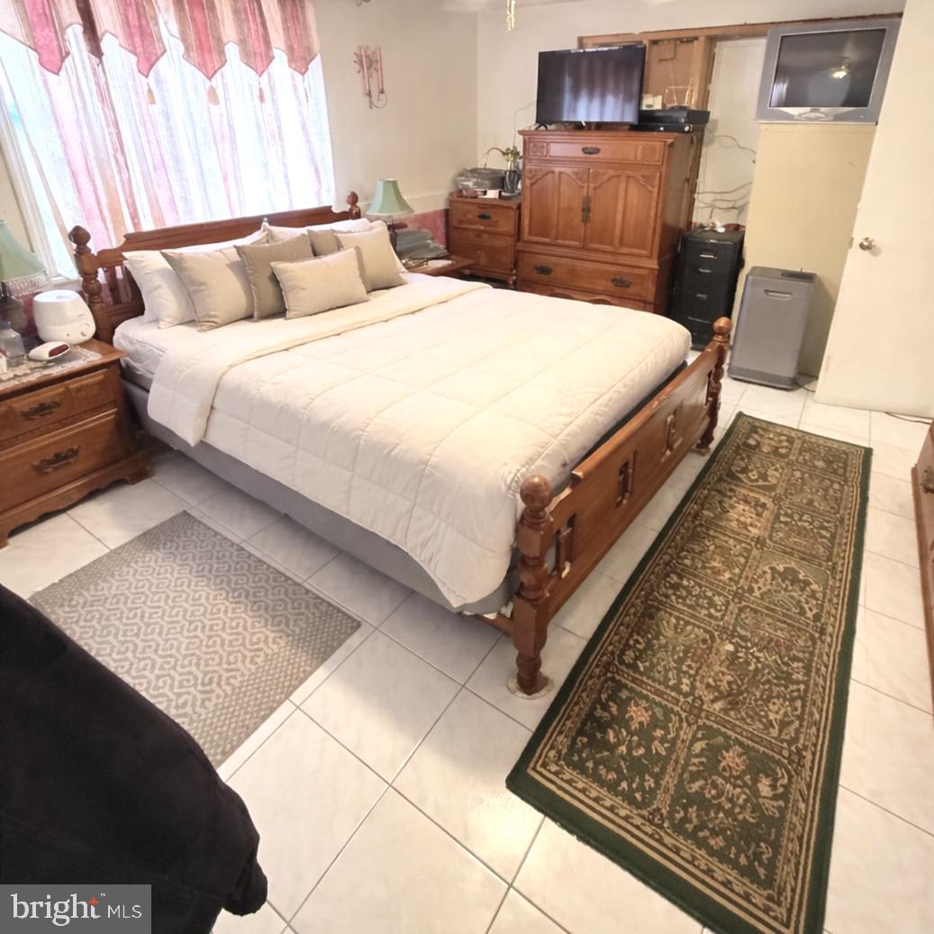 BEVERLY BOULEVARD - Residential