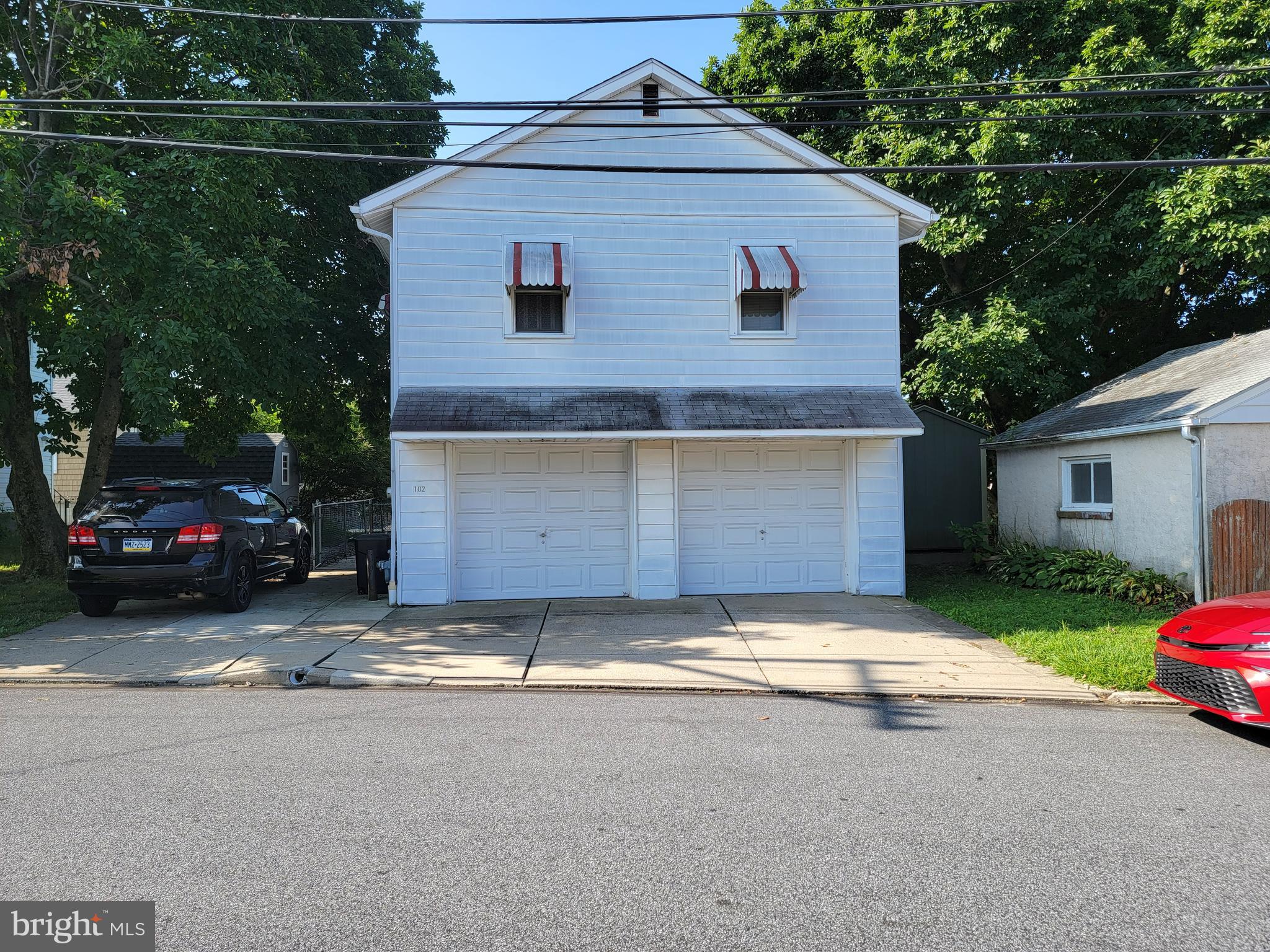 Discover a rare opportunity to own this charming one-bedroom property, priced lower than most rentals in the area. Featuring a spacious living room, dining area, and a well-appointed kitchen, this home also includes a full three-piece bathroom for comfortable living. Enjoy the convenience of a large two-car garage—perfect for parking, storage, or even a workshop setup. Generous Lot Size
Situated on a single lot, the property boasts ample yard space ideal for outdoor entertaining, gardening, or future expansion. Whether you're a first-time buyer, downsizing, or investing, this home offers unbeatable value and versatility. Close to schools, shopping , and transportation.
