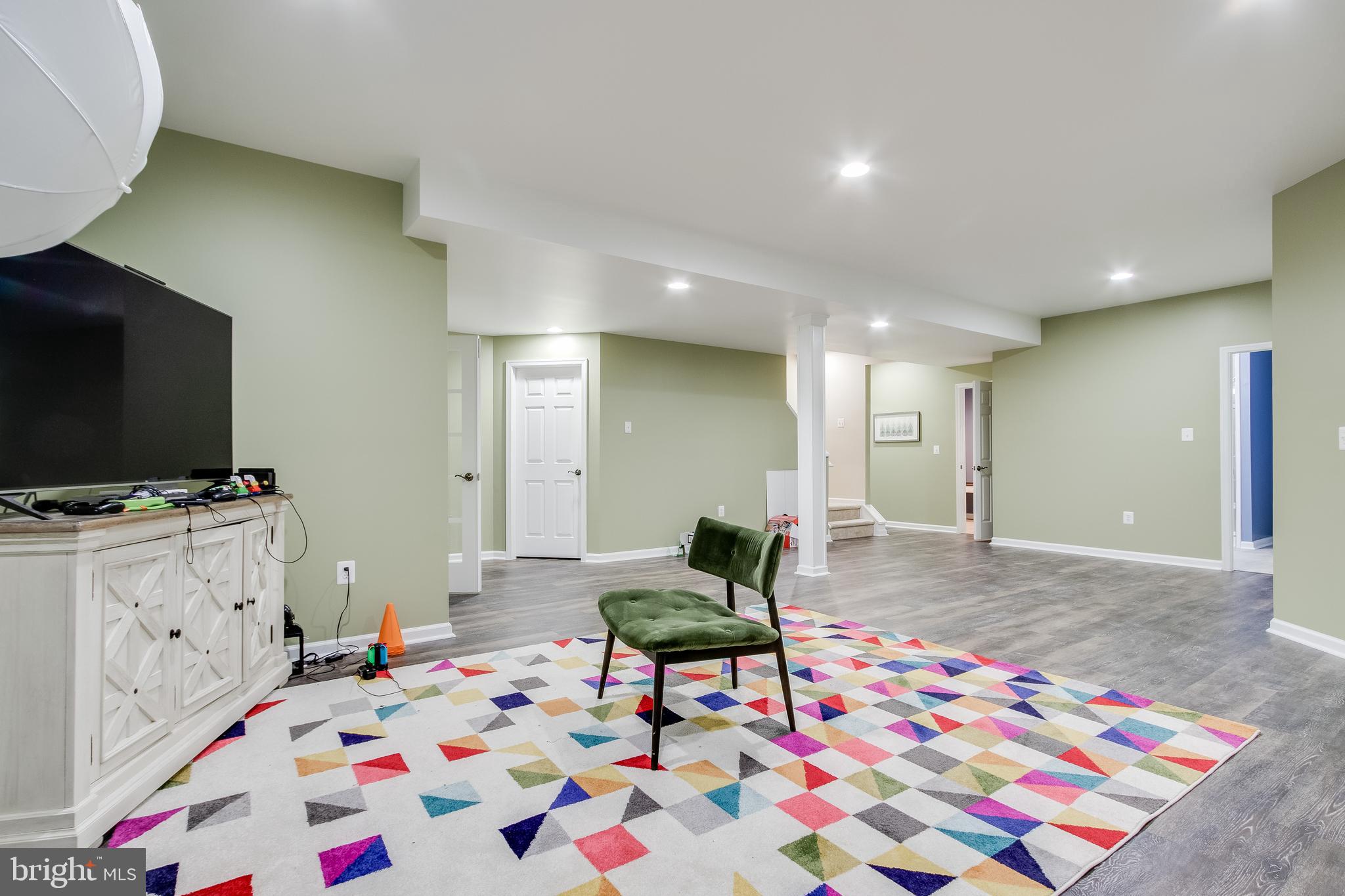 WINDSOR ESTATES - Residential