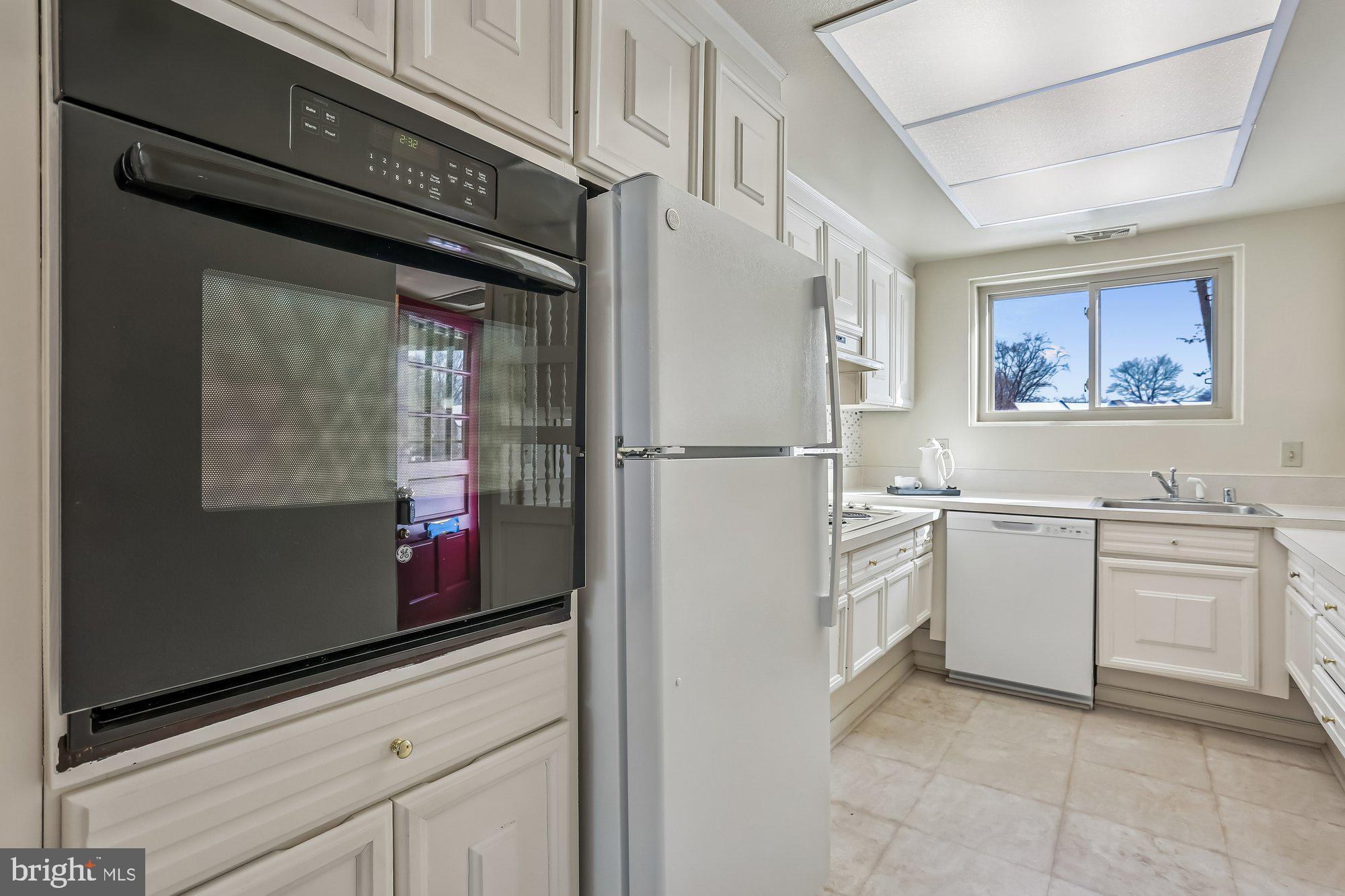 LEISURE WORLD - Residential