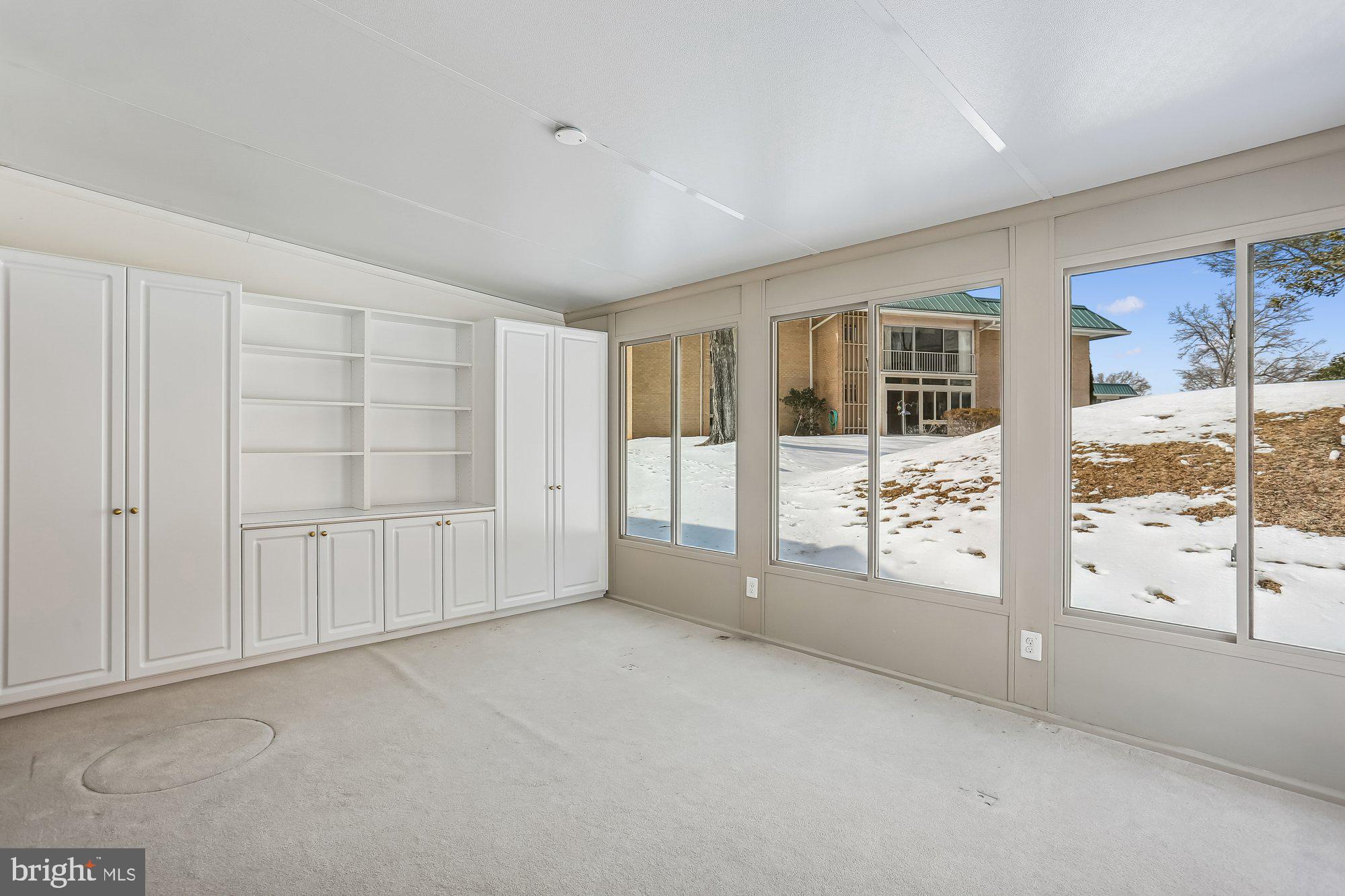 LEISURE WORLD - Residential