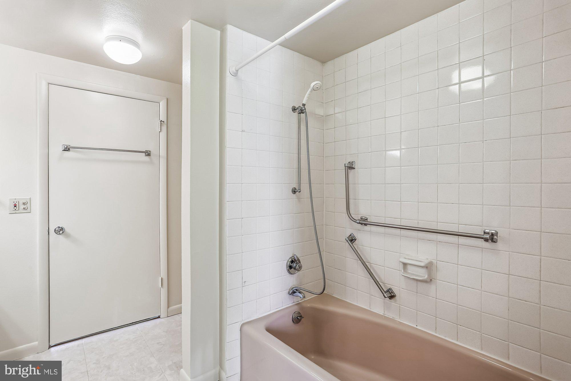 LEISURE WORLD - Residential