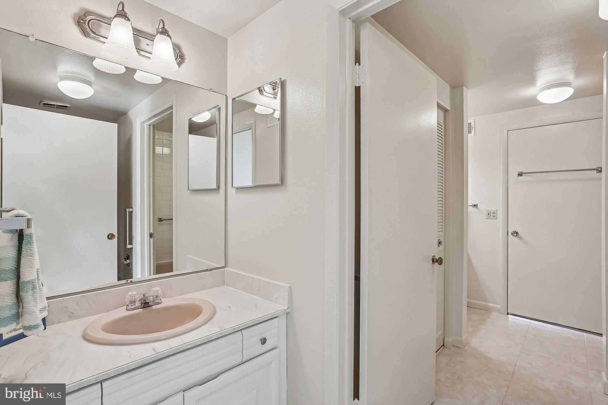 LEISURE WORLD - Residential