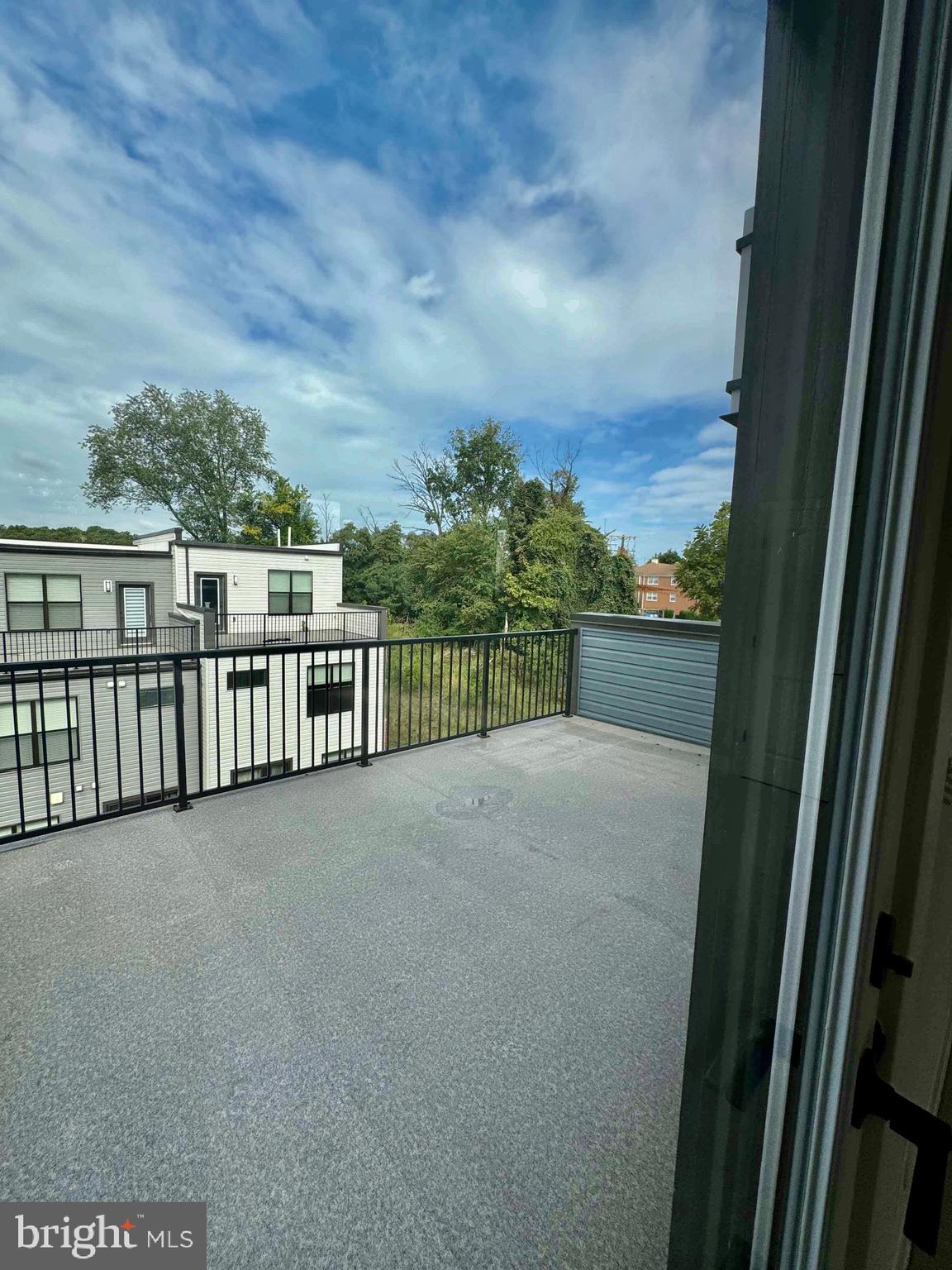 MEDFIELD - Residential