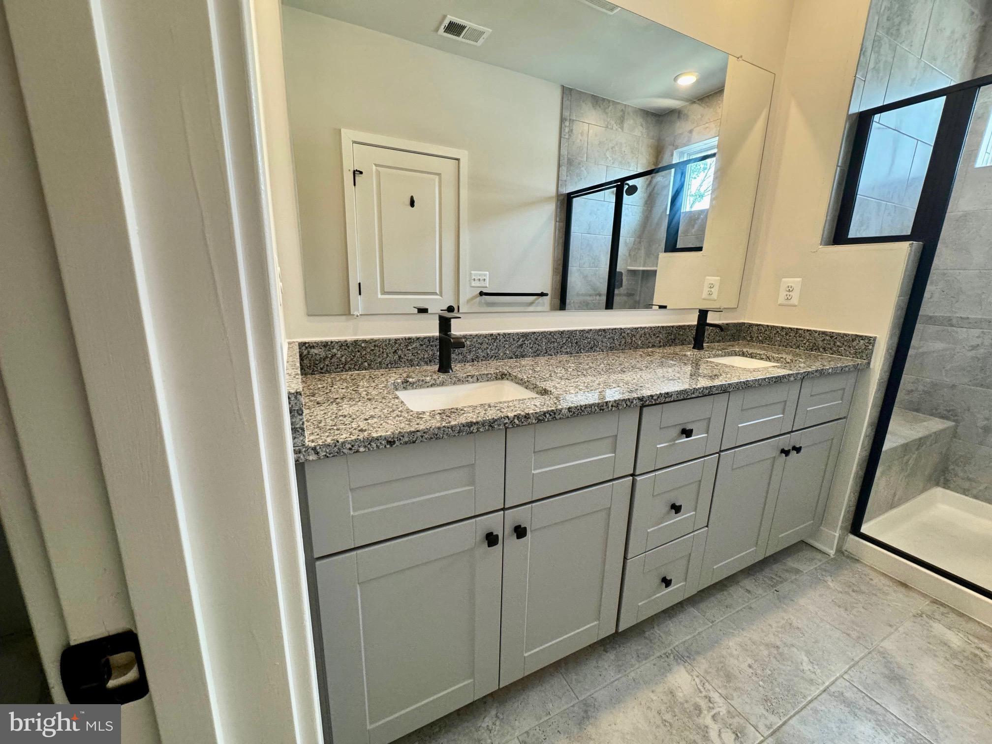 MEDFIELD - Residential