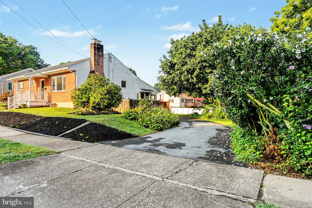 Photo of 626 S Locust Street, ELIZABETHTOWN, PA 17022 (MLS # PALA2094974)