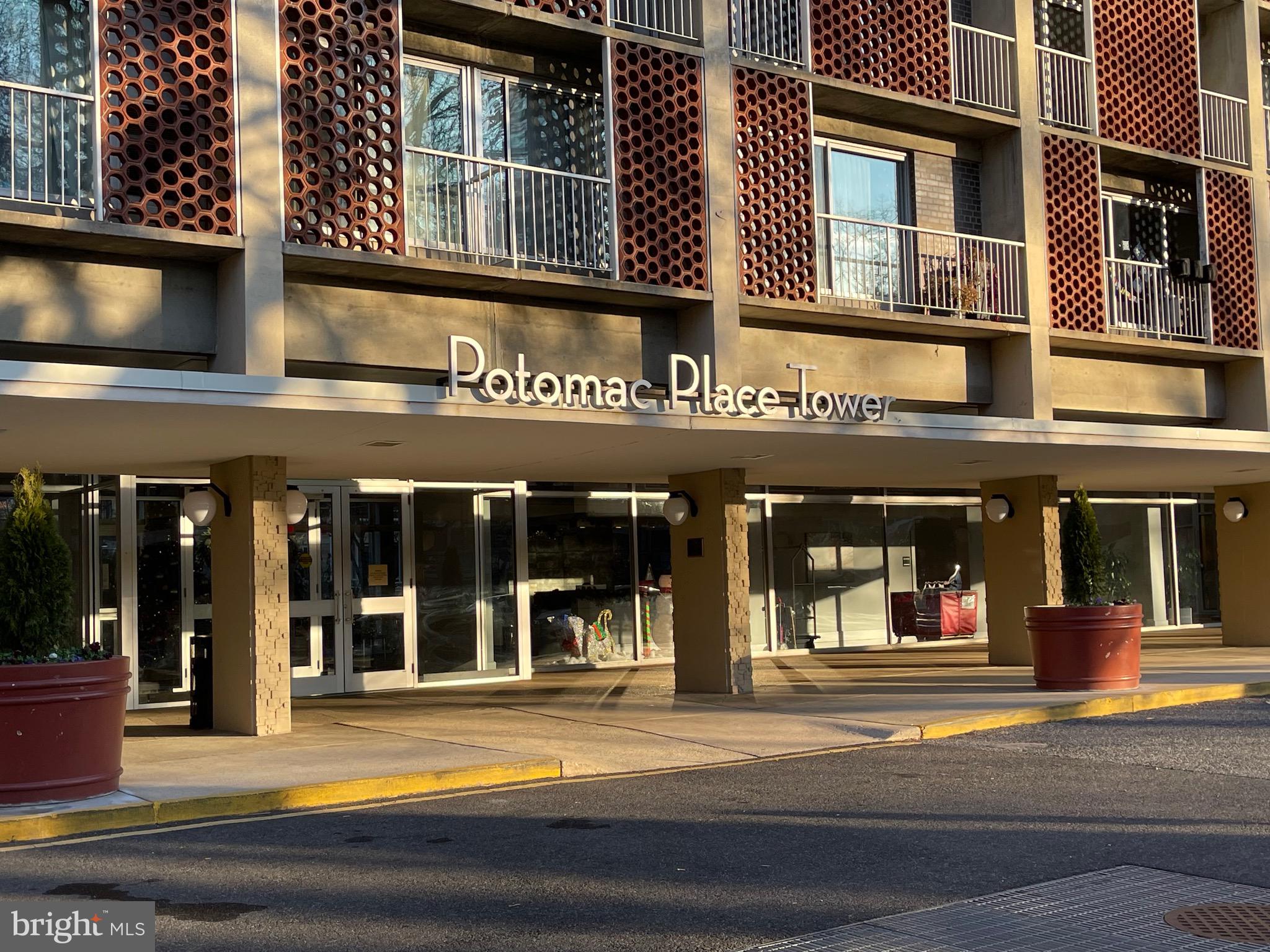 800 4TH STREET SW N103