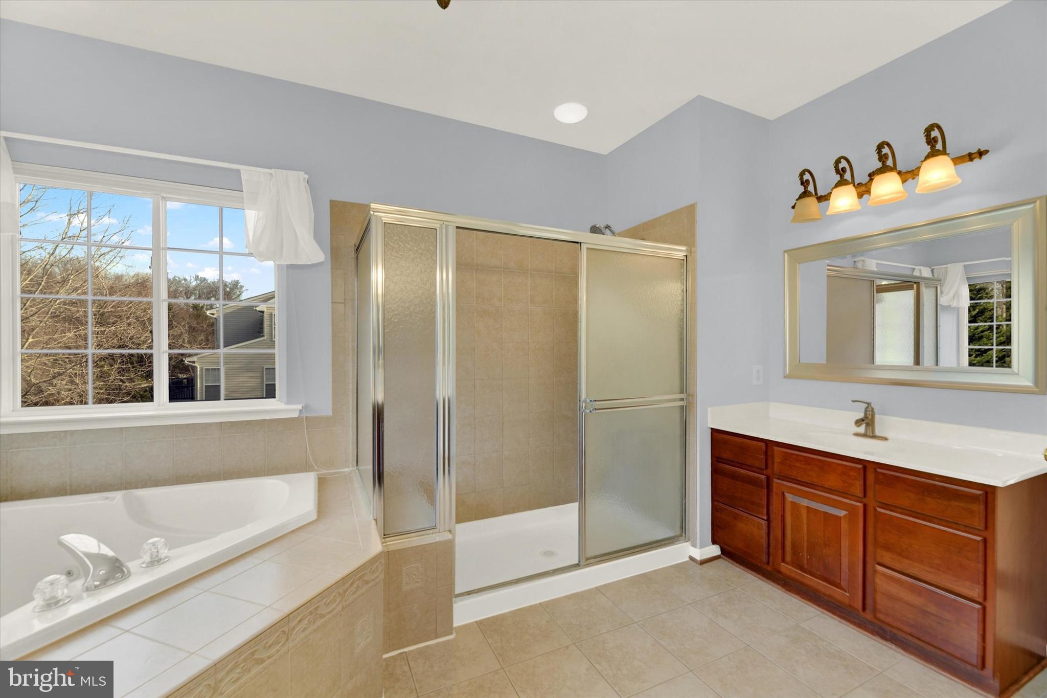 LORINS PRIDE - Residential