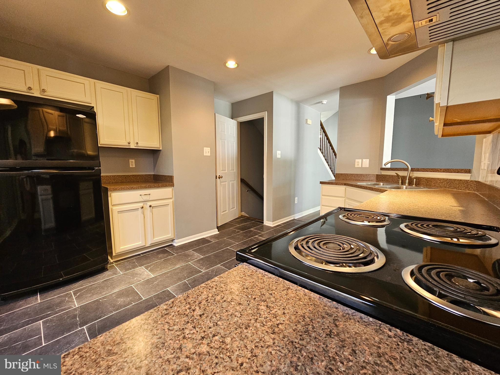 HARBOR POINTE - Residential