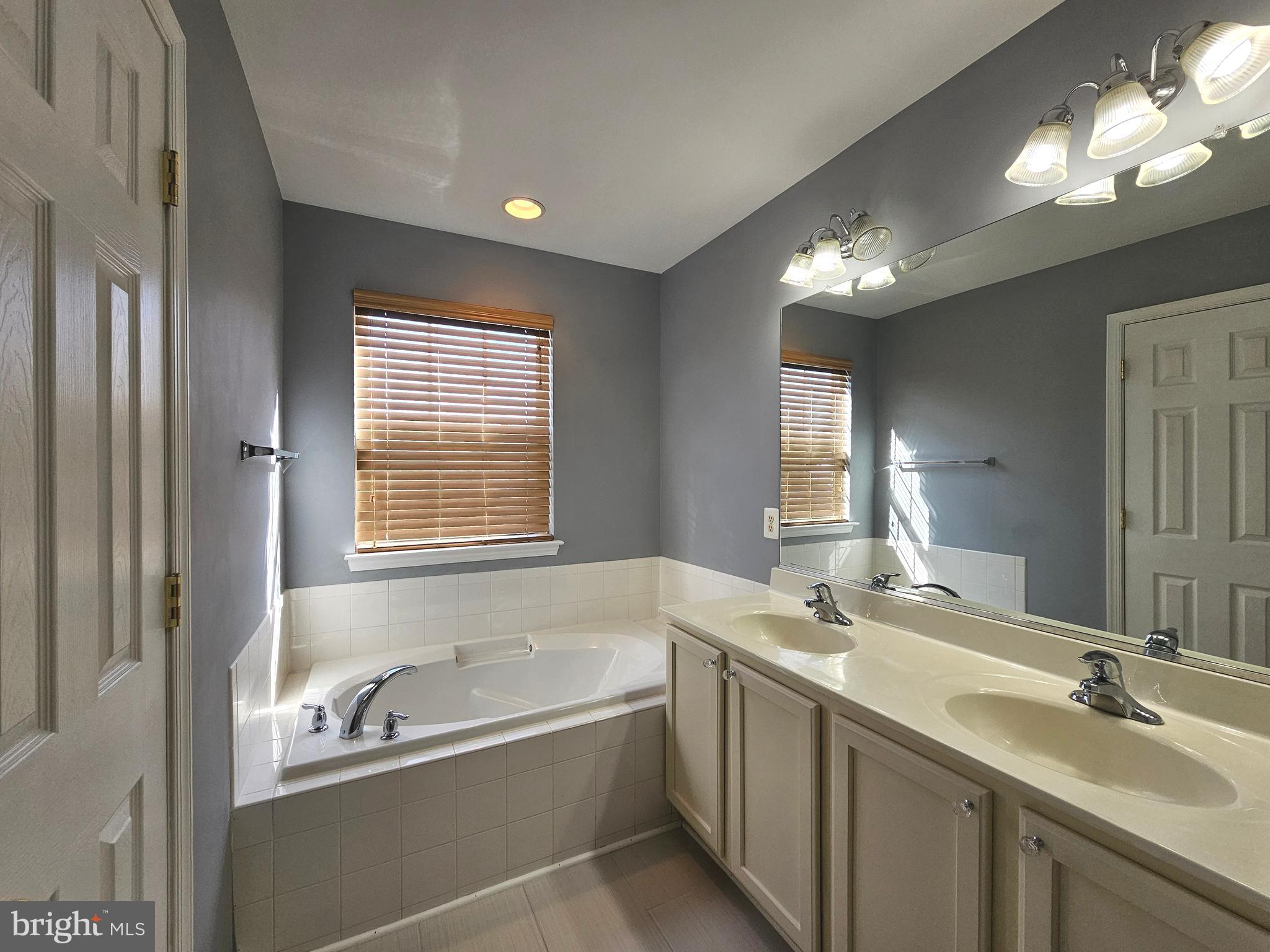 HARBOR POINTE - Residential