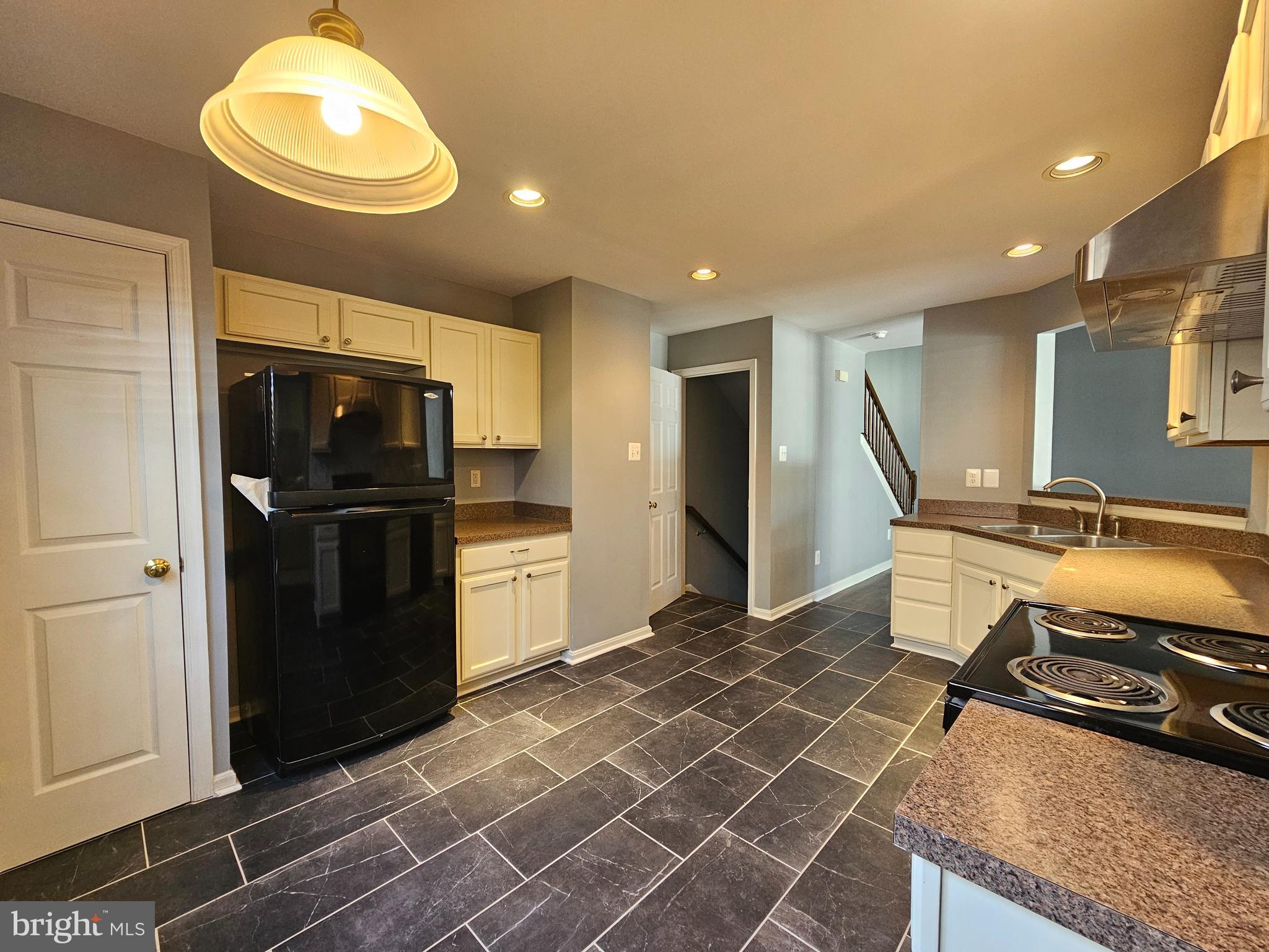 HARBOR POINTE - Residential