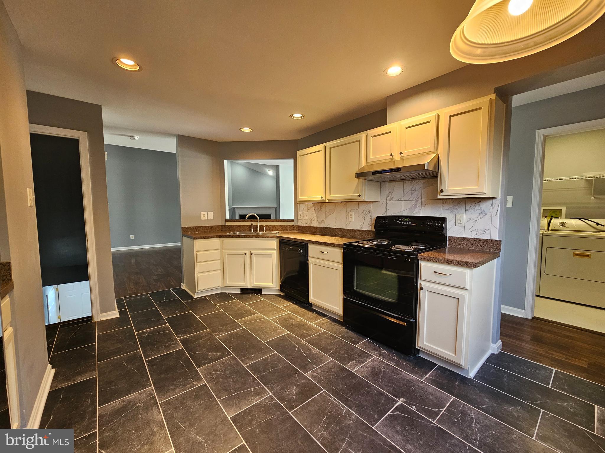 HARBOR POINTE - Residential