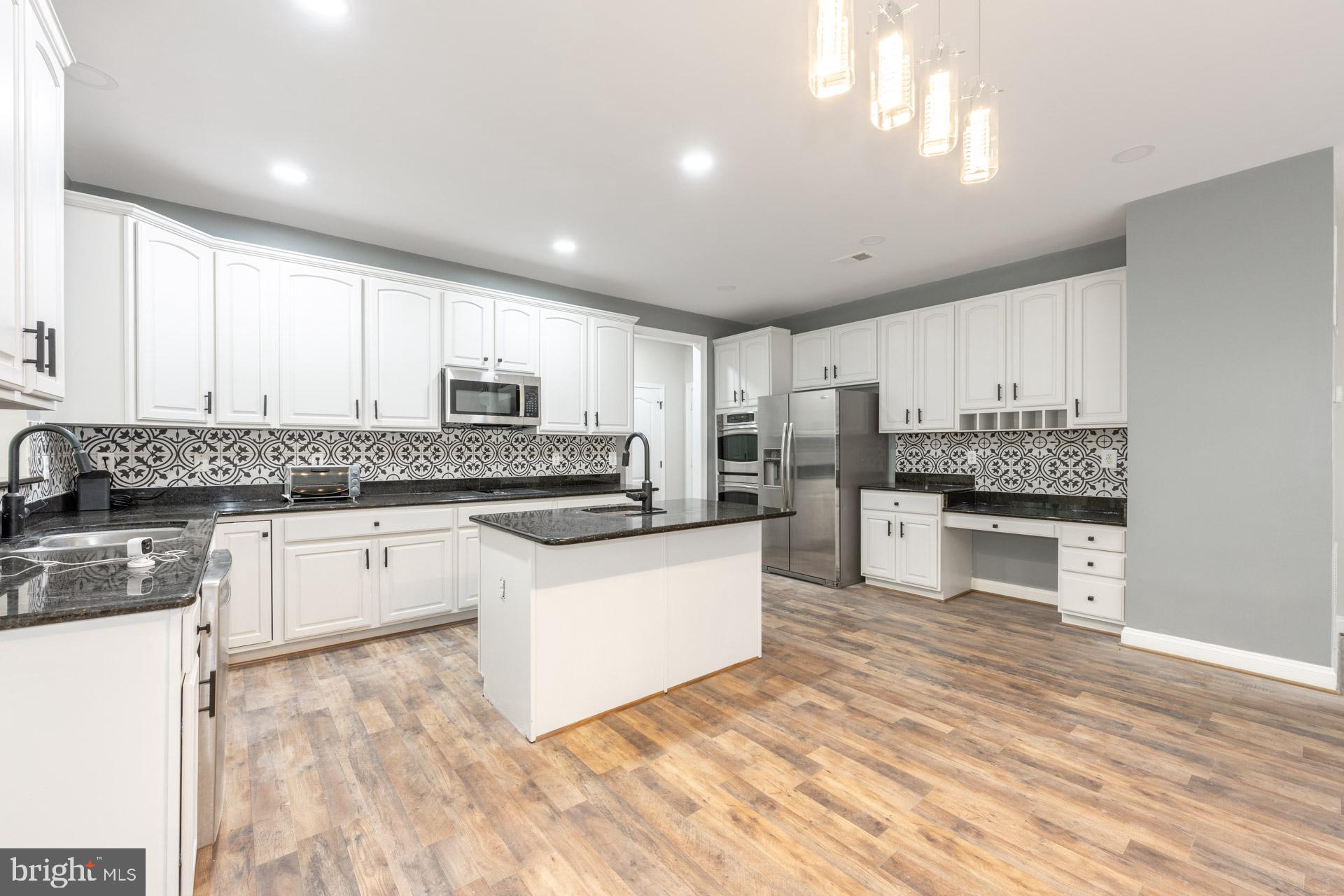 SHADY ACRES - Residential