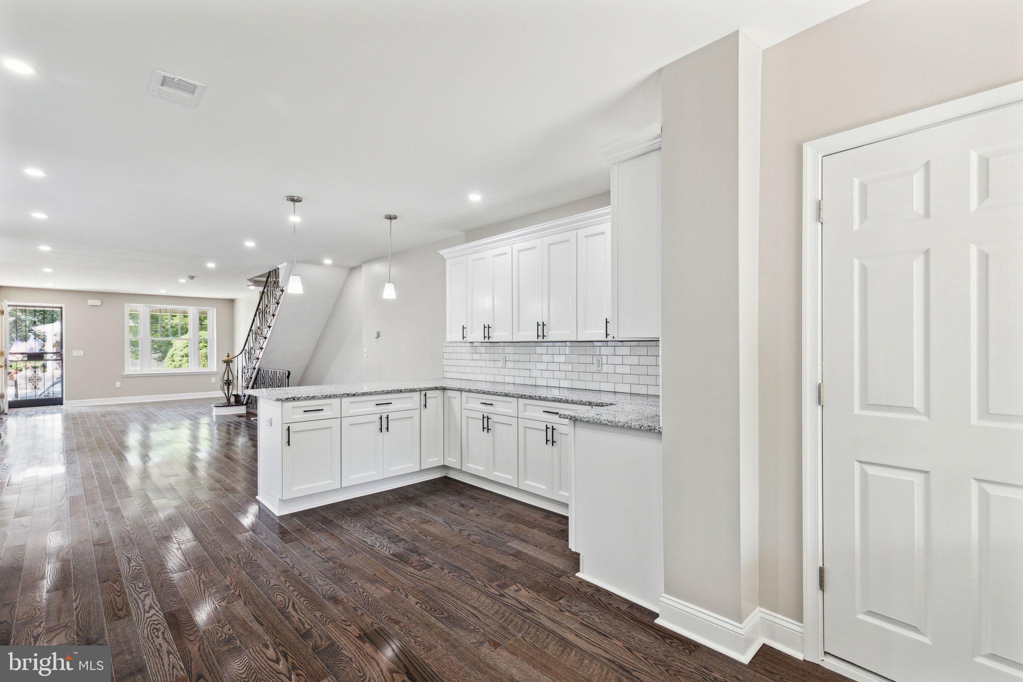 GIRARD ESTATES - Residential