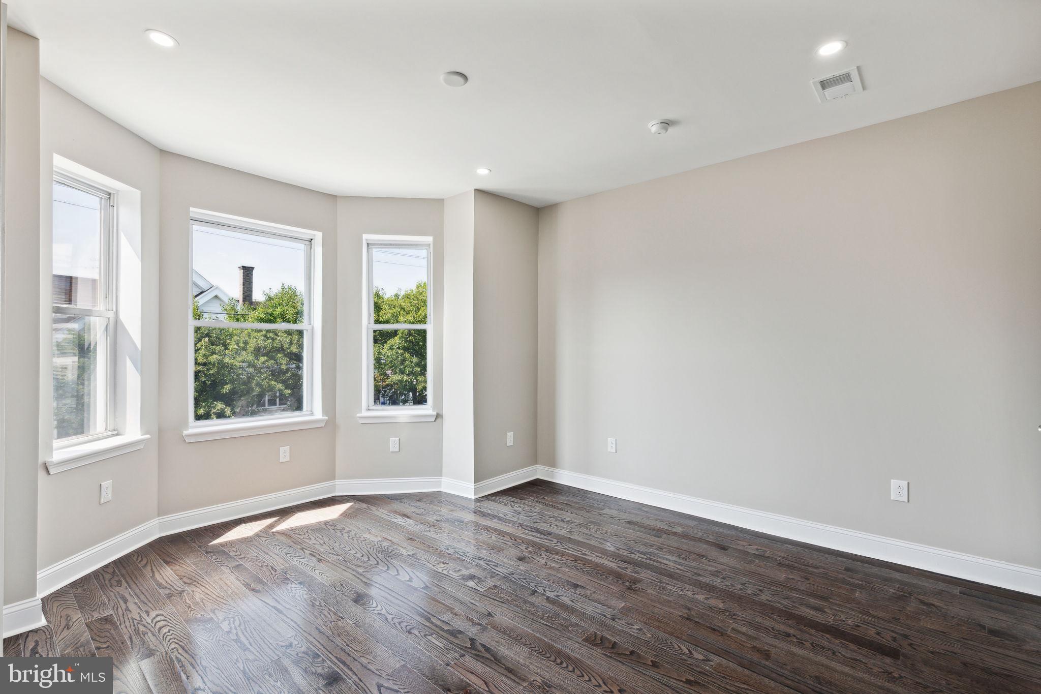 GIRARD ESTATES - Residential