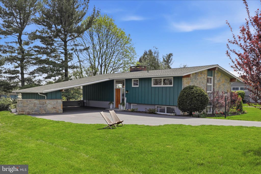 Photo of 254 Bluff View Drive, LANCASTER, PA 17601 (MLS # PALA2086434)