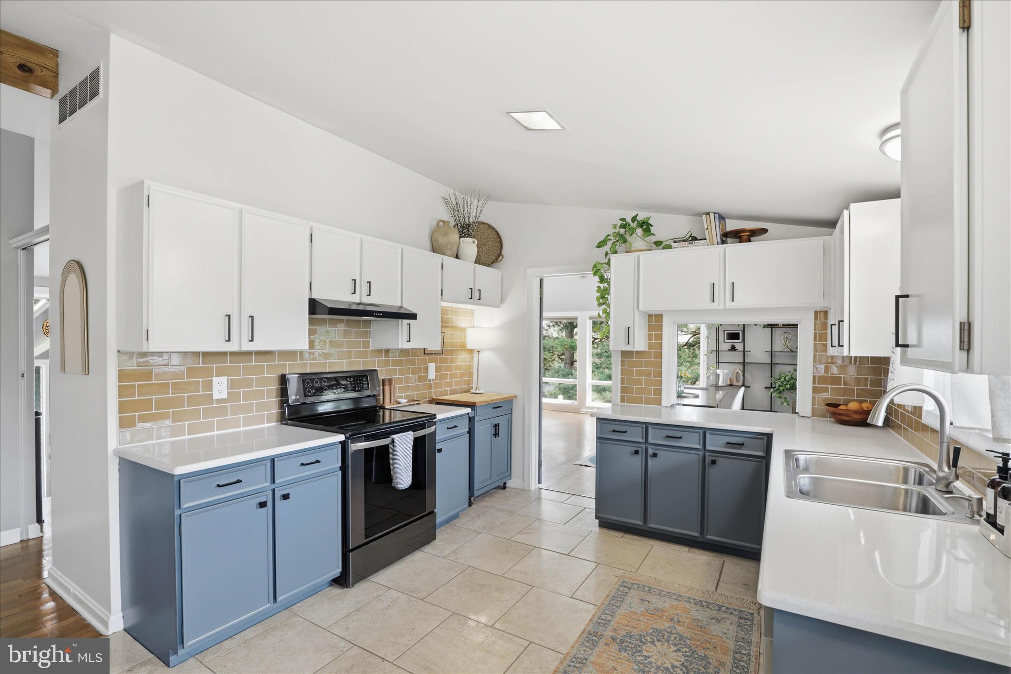 BEVERLY ESTATES - Residential